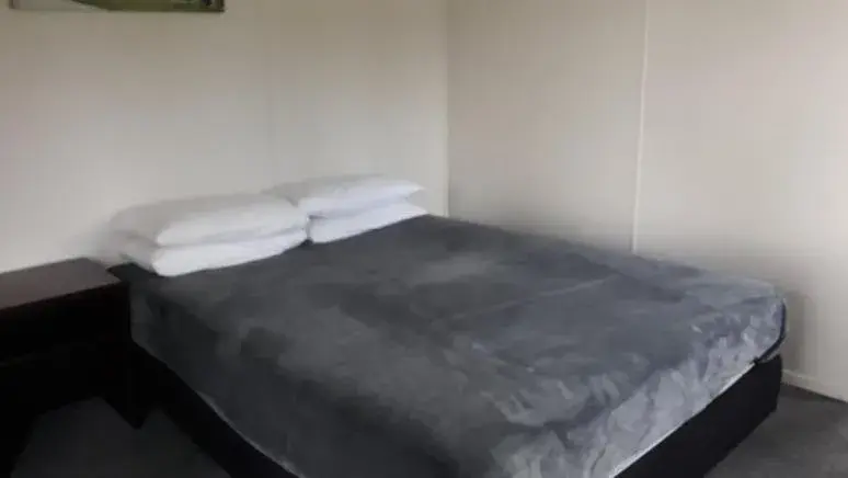 Bed in All Seasons Holiday Park Hotel