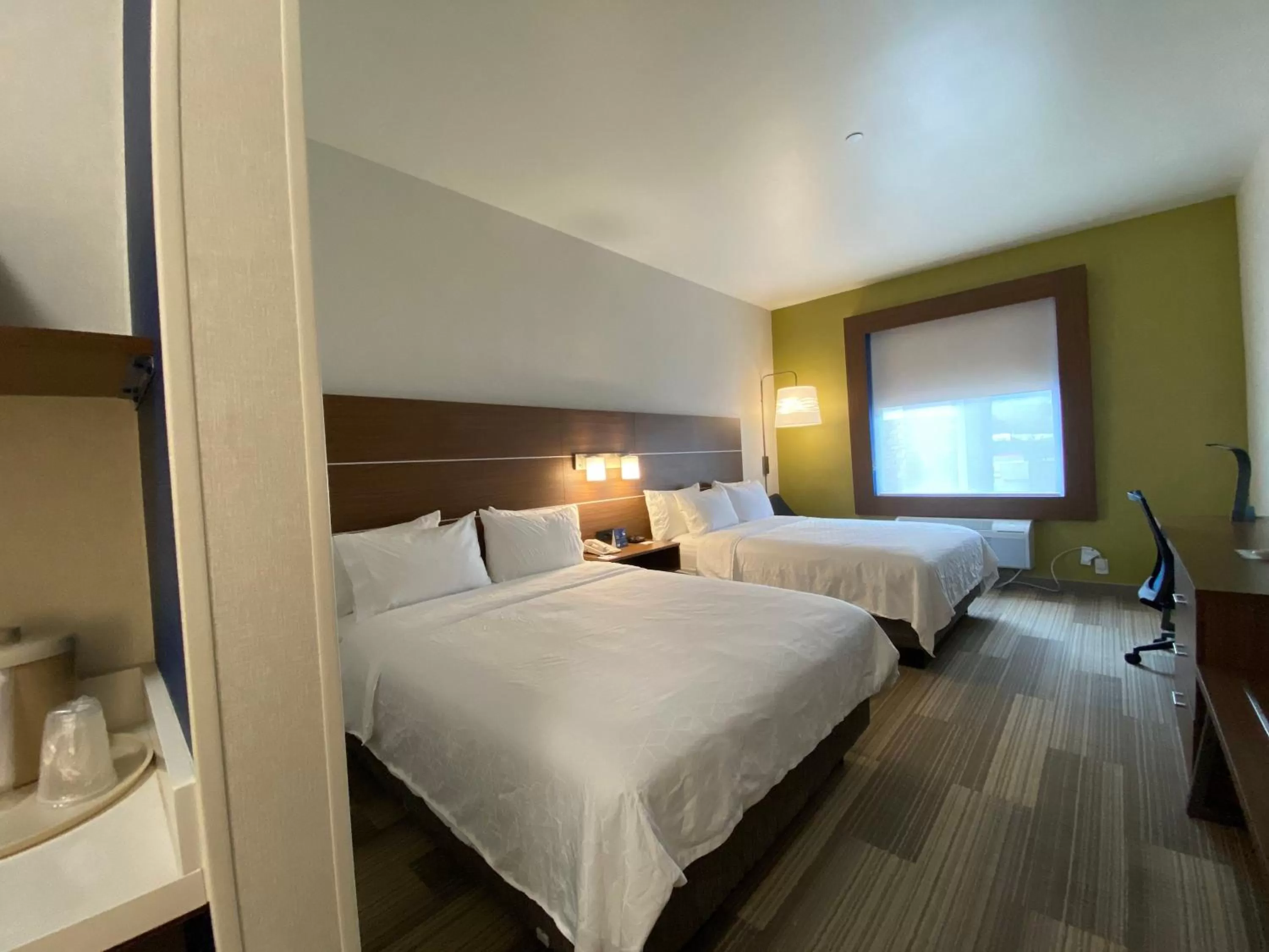 Photo of the whole room, Bed in Holiday Inn Express & Suites Beaumont - Oak Valley by IHG