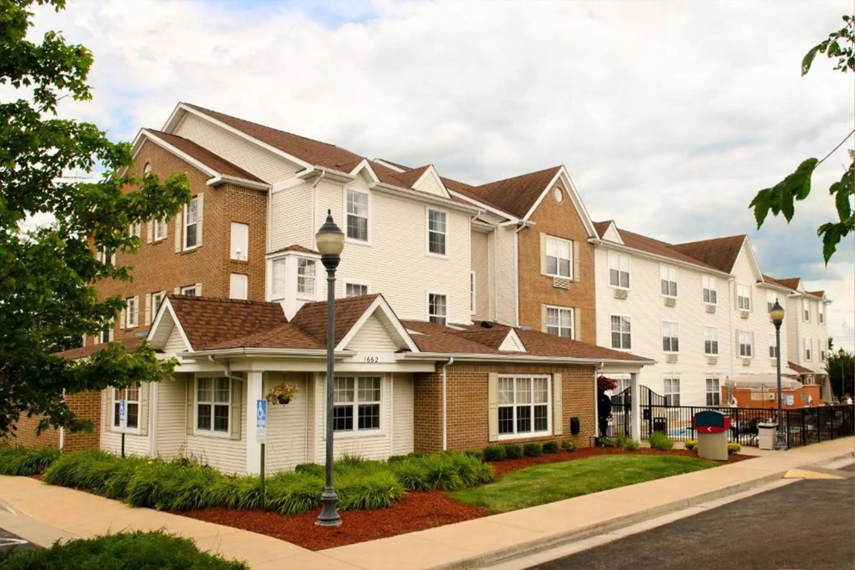 Property Building in Extended Stay America Suites - St Louis - Fenton