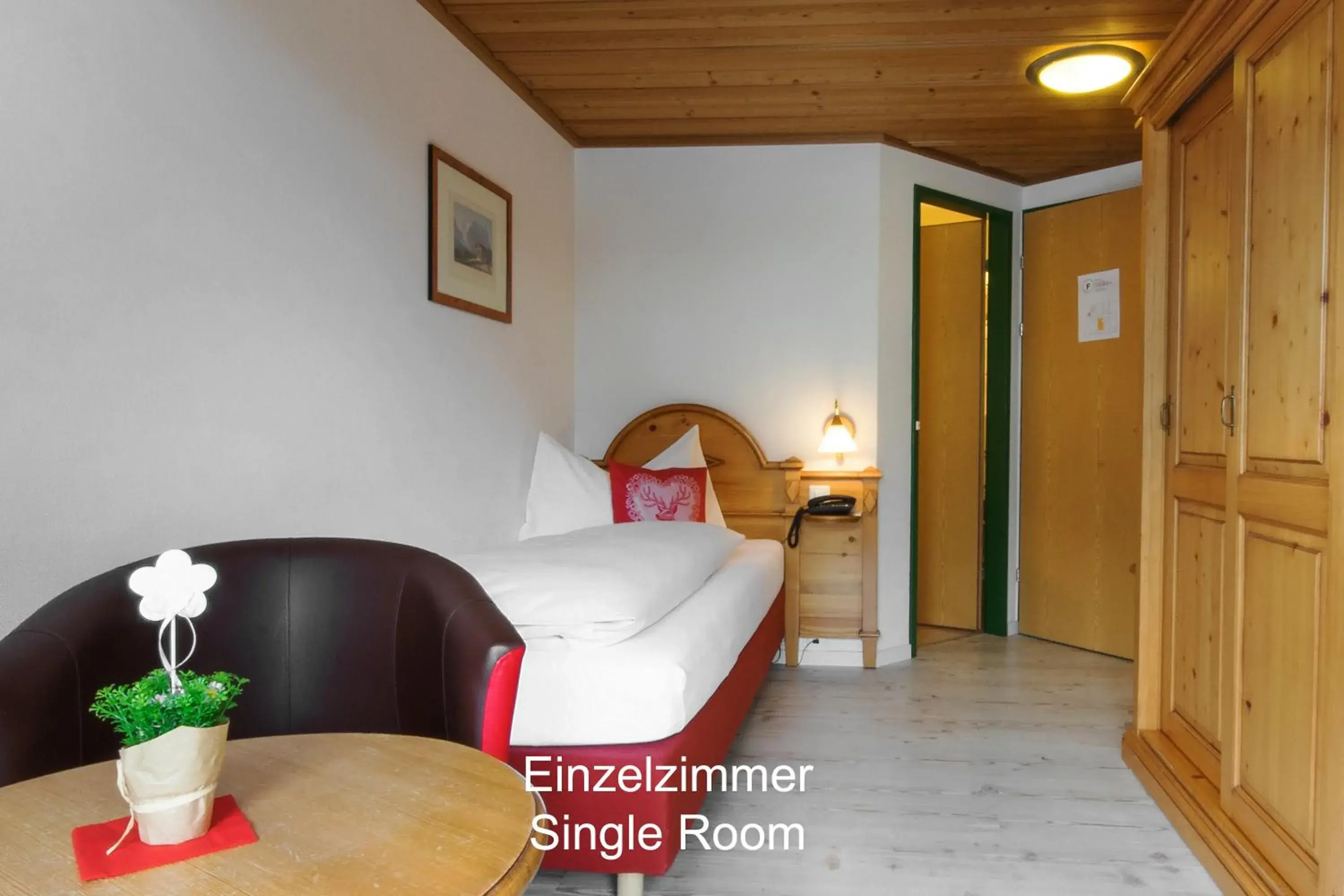 Bedroom, Bed in Hotel Hirschen - Grindelwald