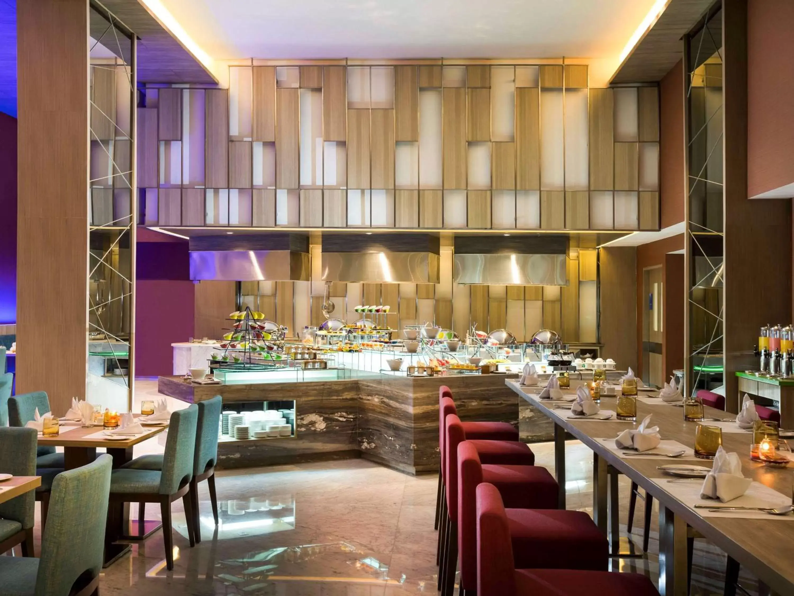 Restaurant/Places to Eat in Novotel Makassar Grand Shayla