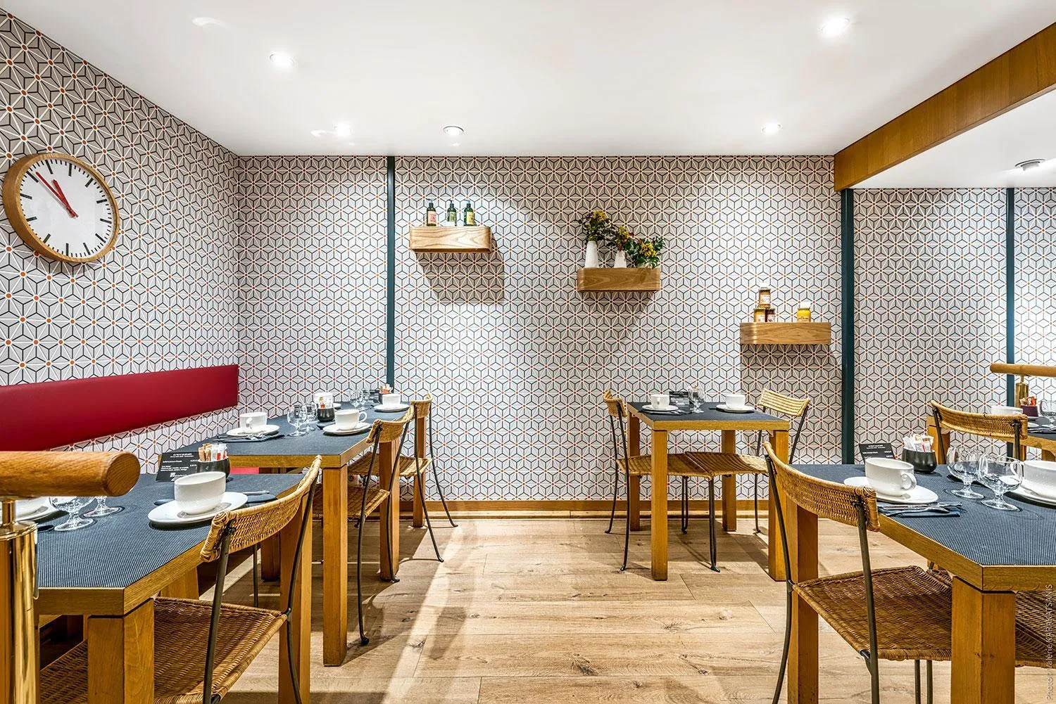 Restaurant/places to eat in Etoile Park Hotel