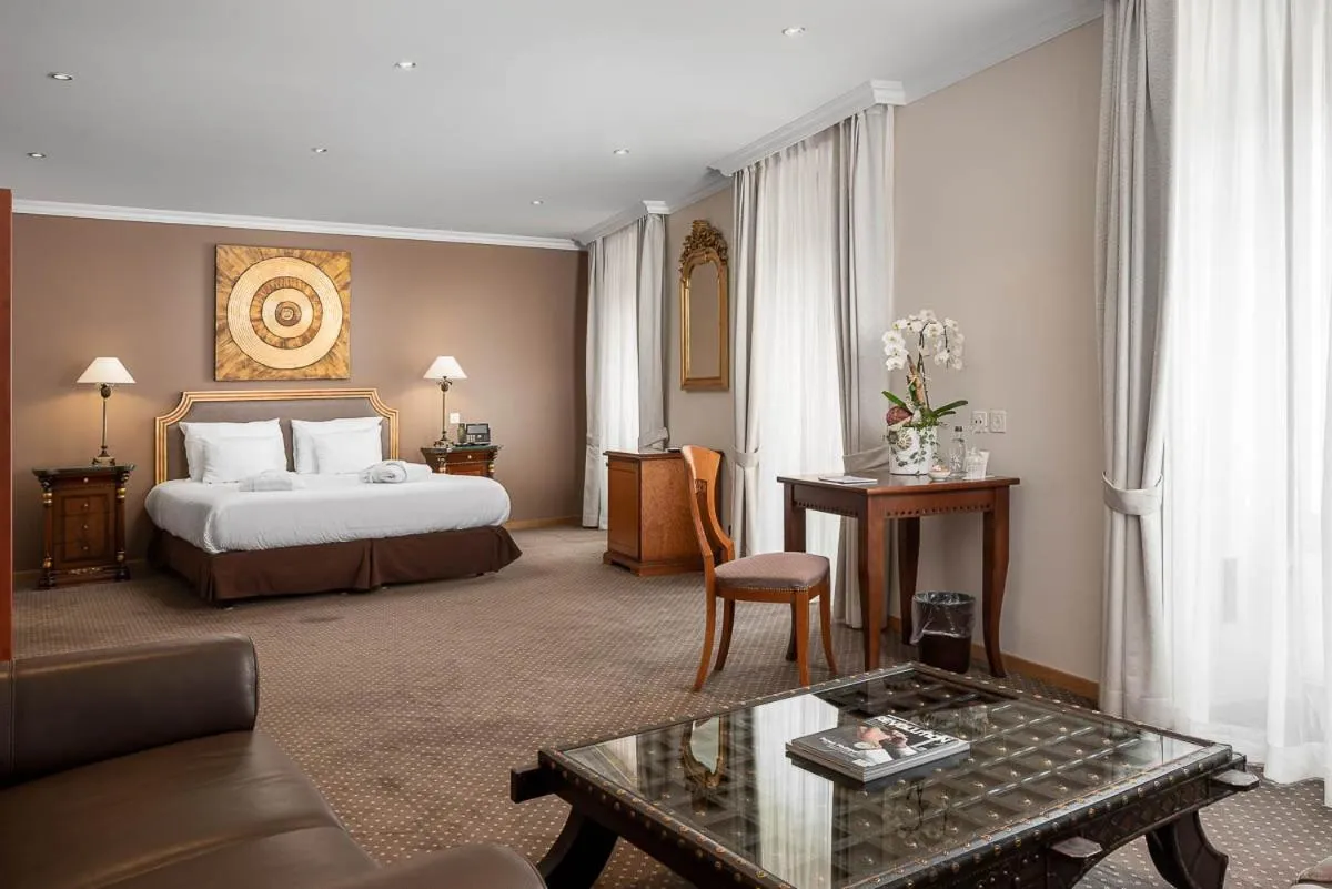 Bed in Hotel Le Rive