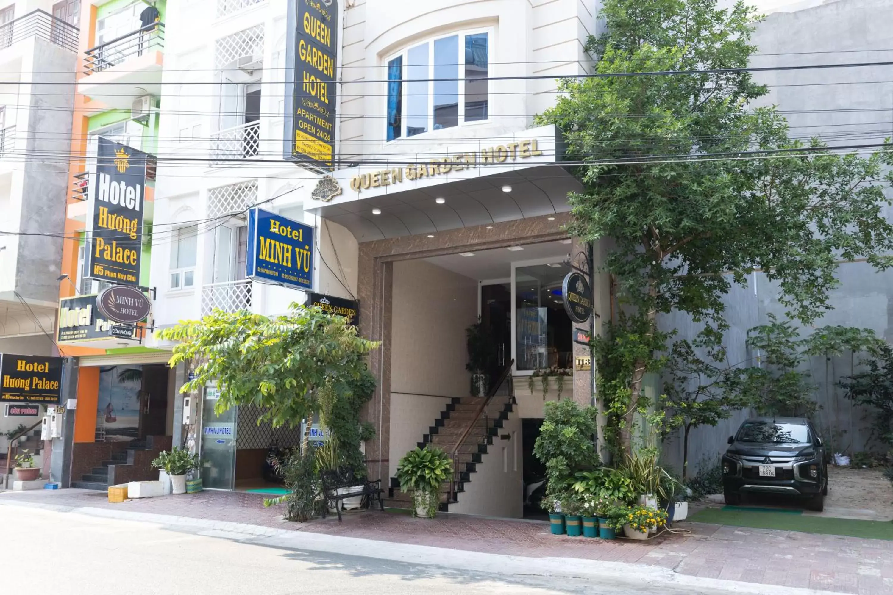 Property building in Queen Garden Hotel & Apartment Property building in Queen Garden Hotel & Apartment