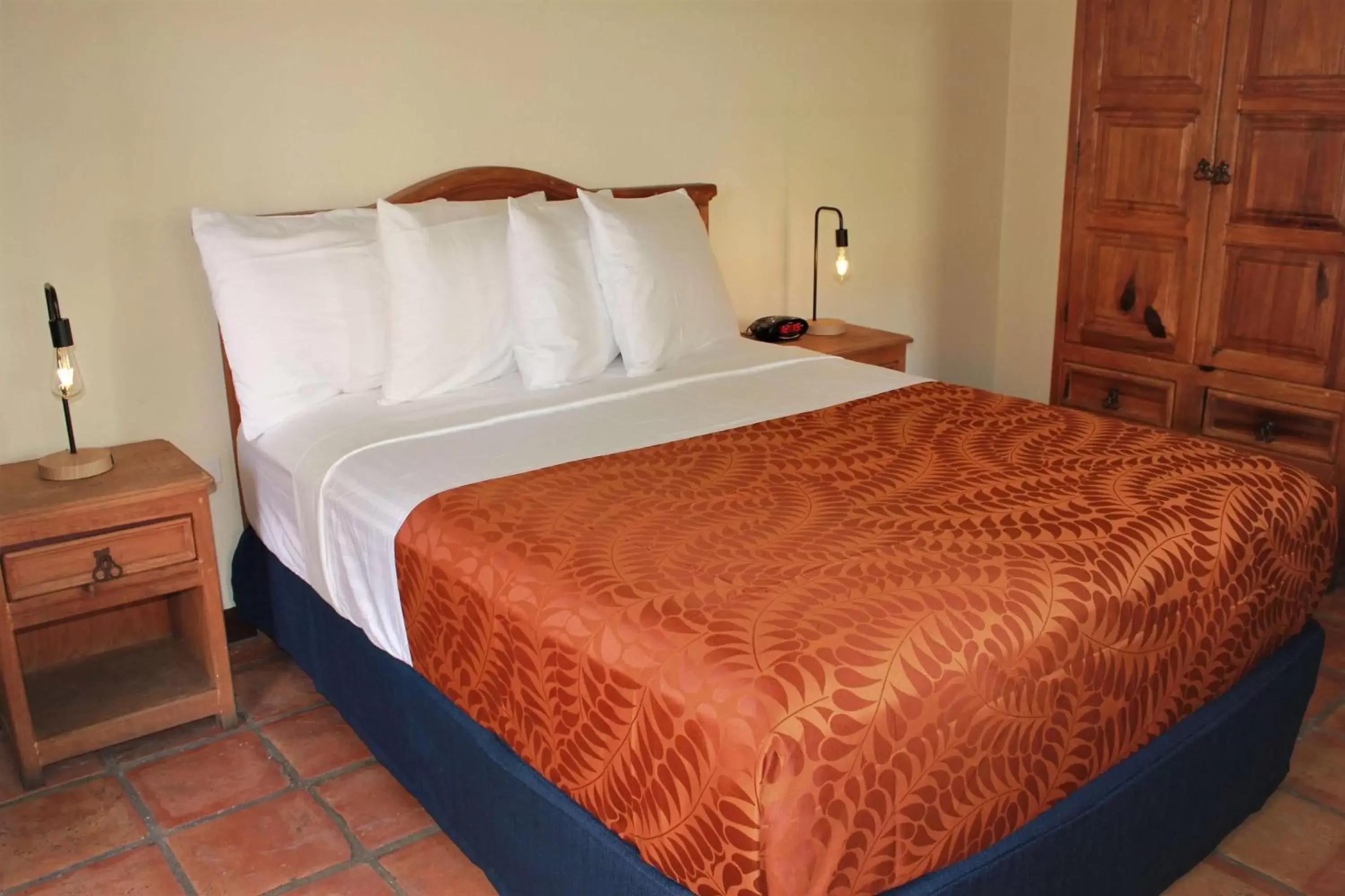 Bedroom, Bed in Mayaguez Plaza Hotel; SureStay Collection by Best Western