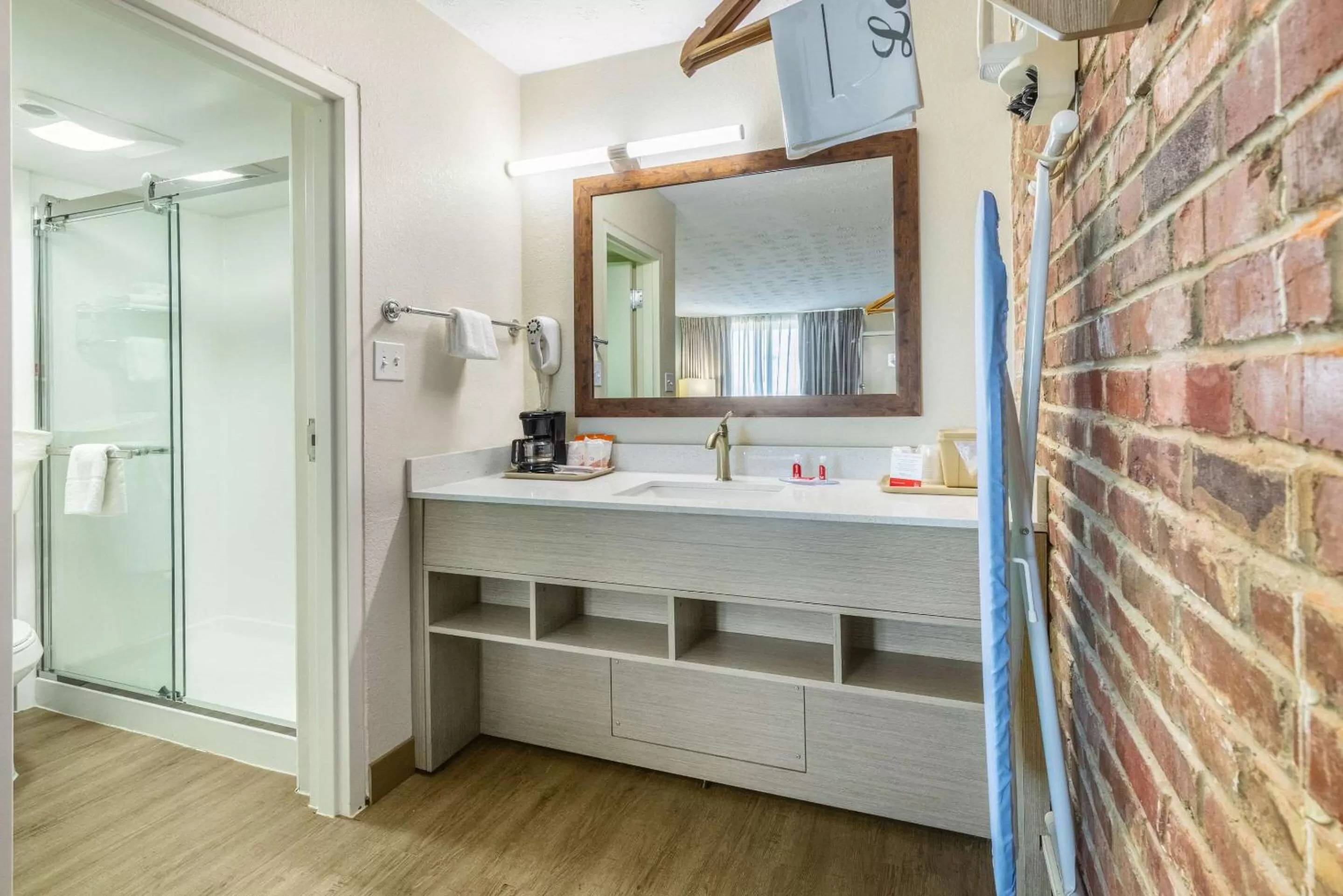 Bathroom in Econo Lodge Middlesboro