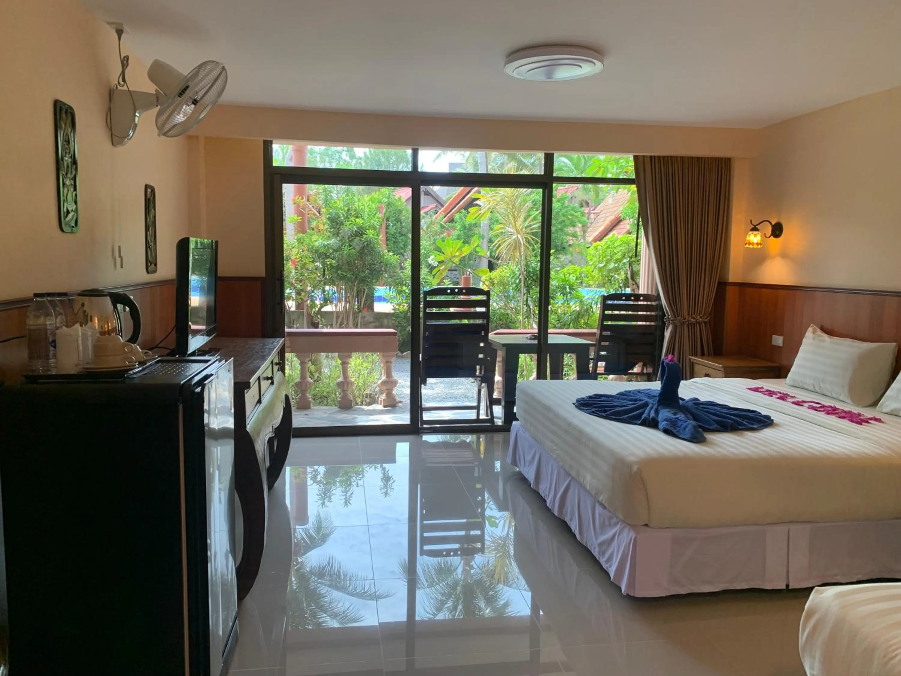 Photo of the whole room, Bed in Laguna Beach Club Resort