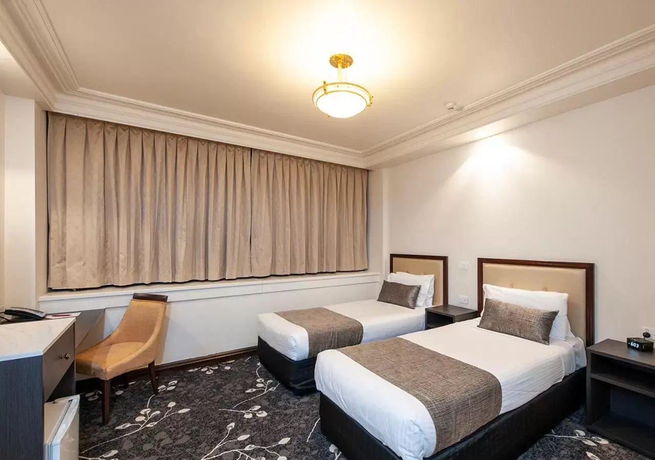 Bed in Burke and Wills Hotel Toowoomba