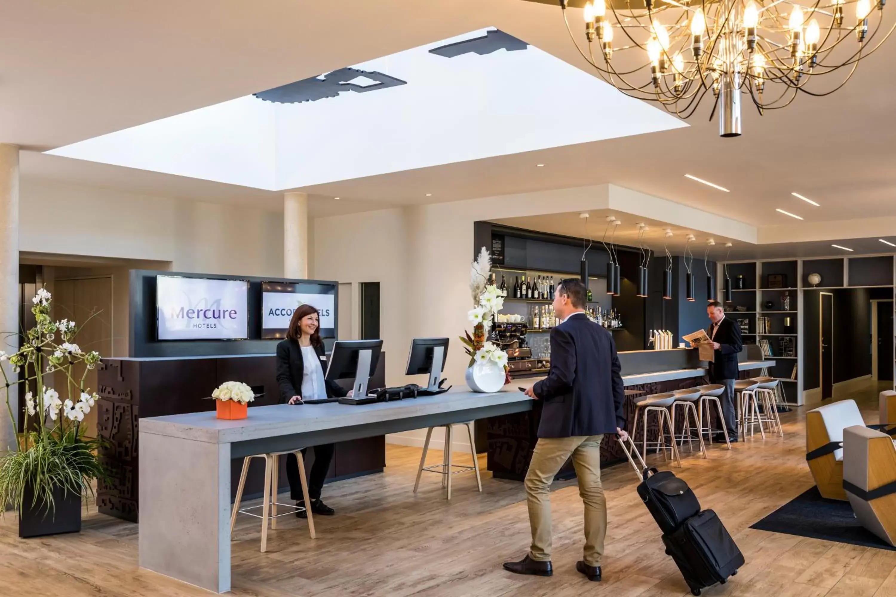 Lobby or reception in Mercure Beauvais Centre Cathédrale