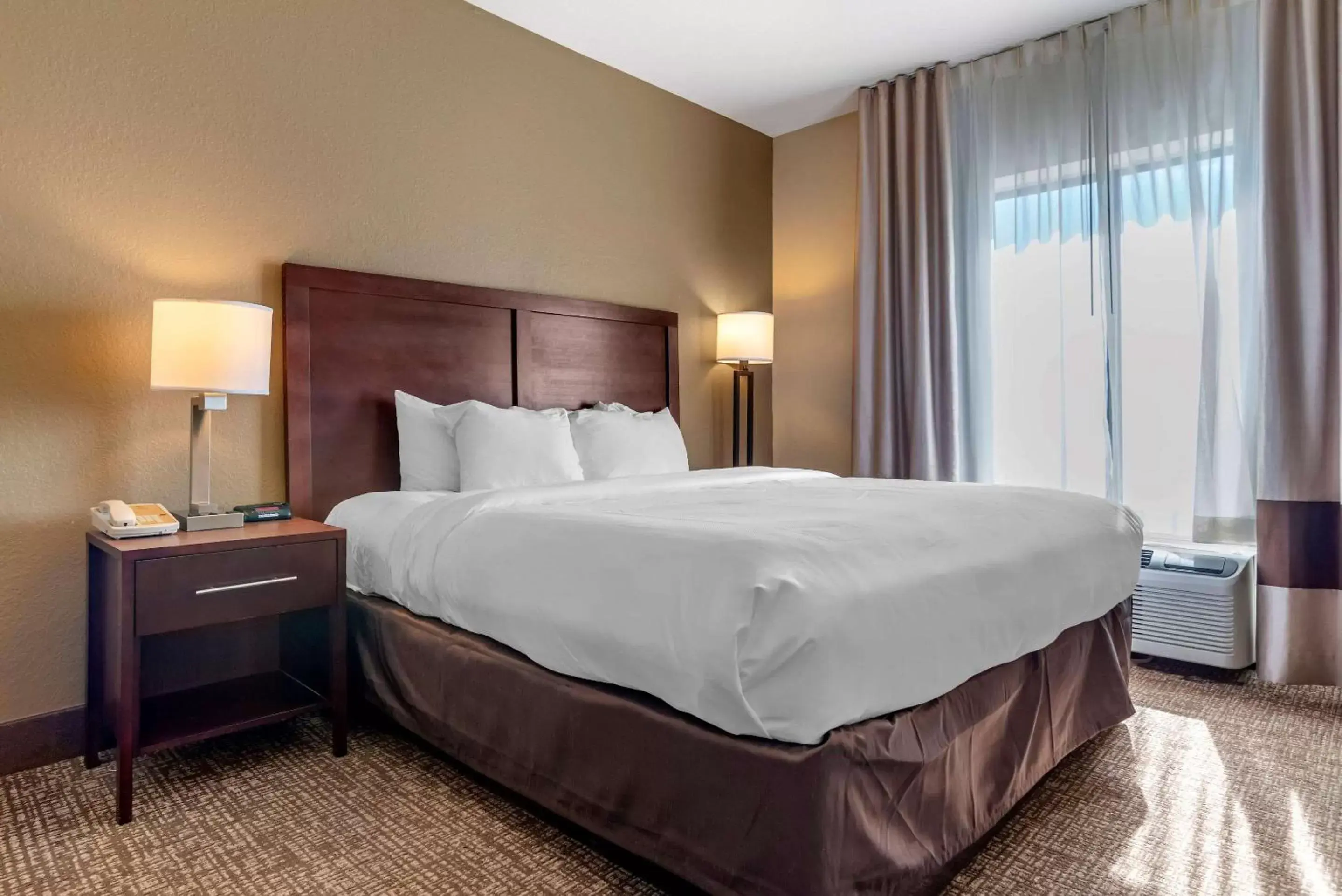 Photo of the whole room, Bed in Comfort Inn & Suites Clinton - Jackson West Photo of the whole room, Bed in Comfort Inn & Suites Clinton - Jackson West