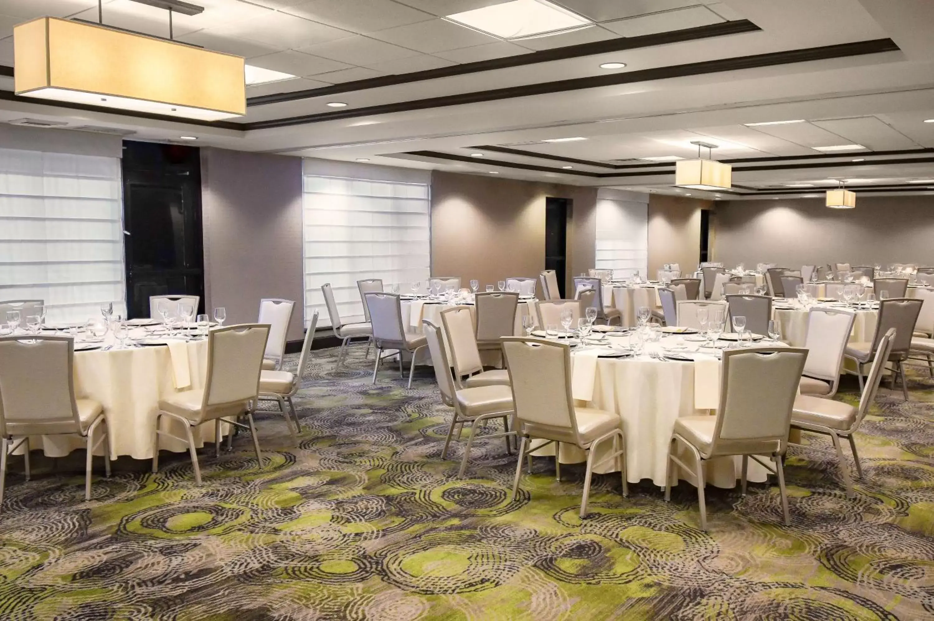 Meeting/conference room, Restaurant/Places to Eat in Hilton Garden Inn South Bend