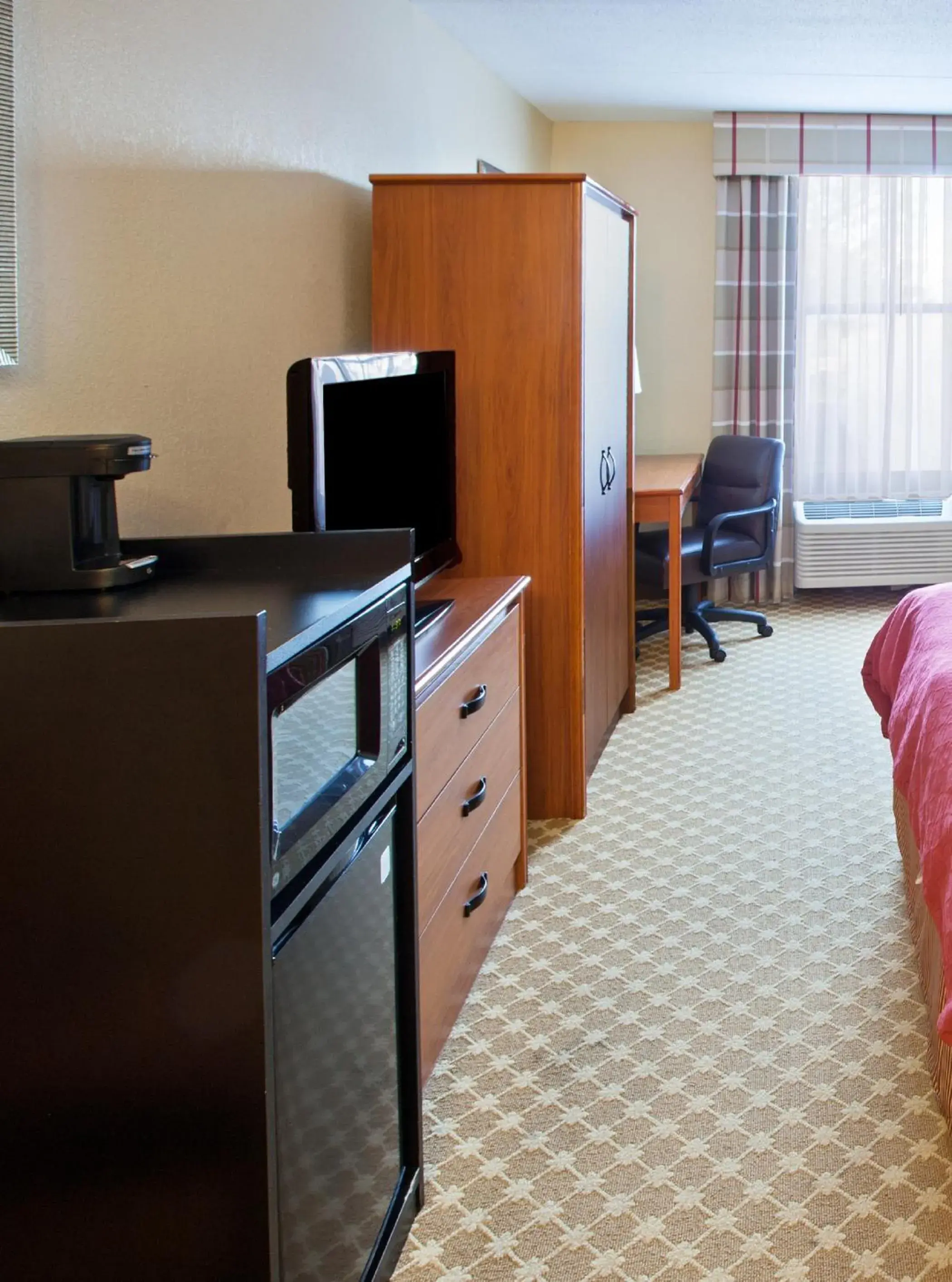 TV and multimedia, TV/Entertainment Center in Quality Inn & Suites