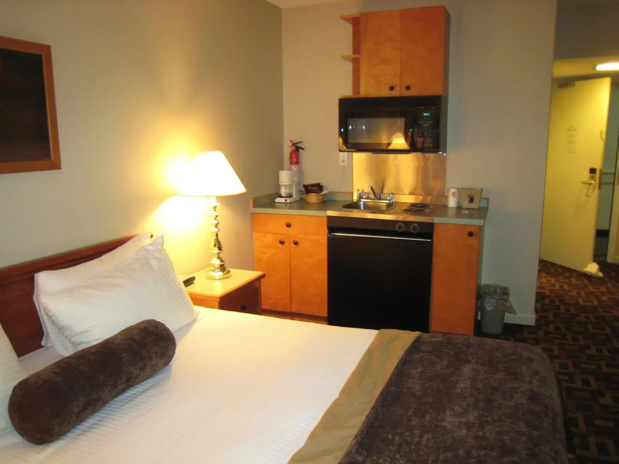 Bed in Super 8 by Wyndham Castlegar BC