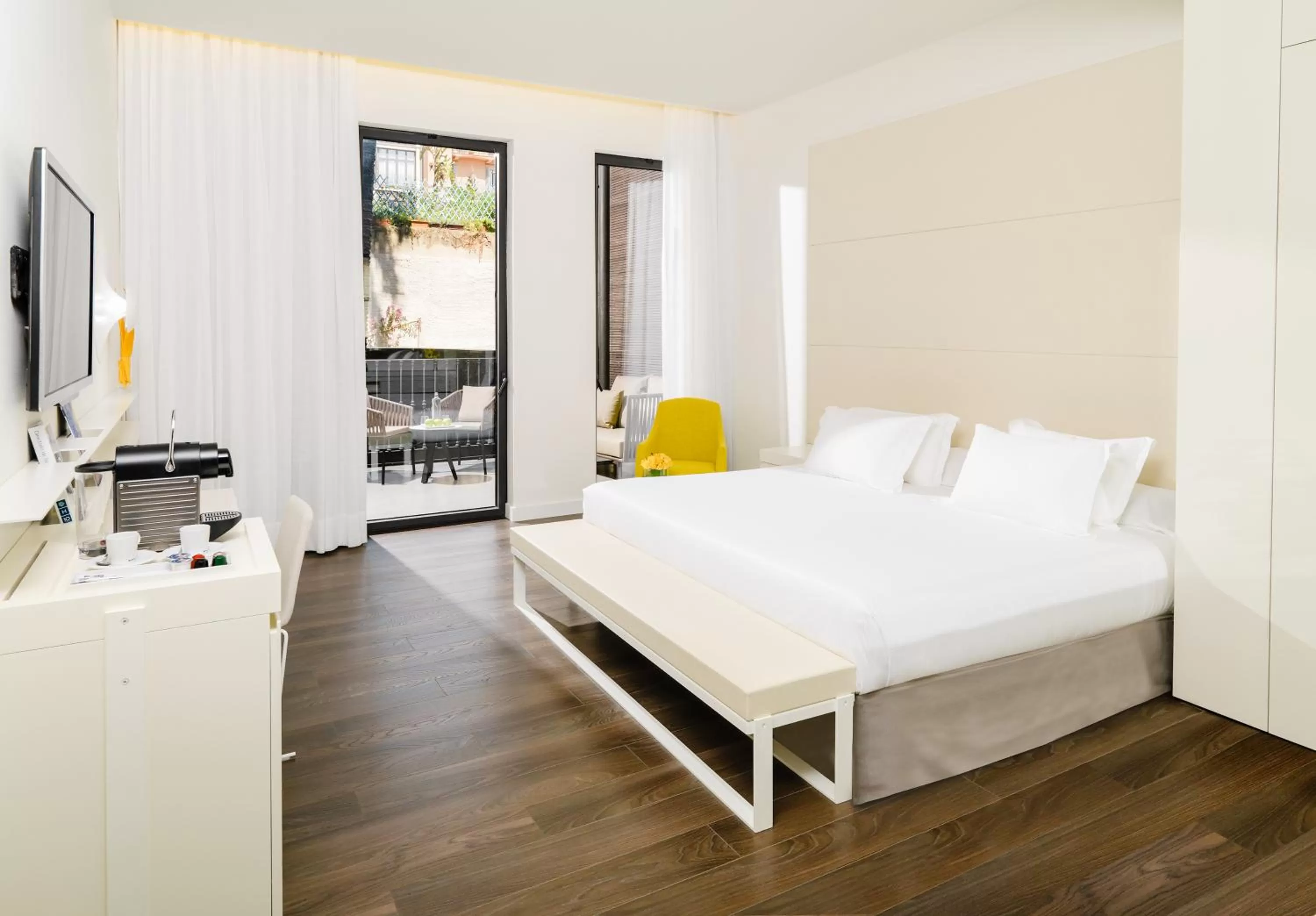 Balcony/Terrace, Bed in H10 Urquinaona Plaza