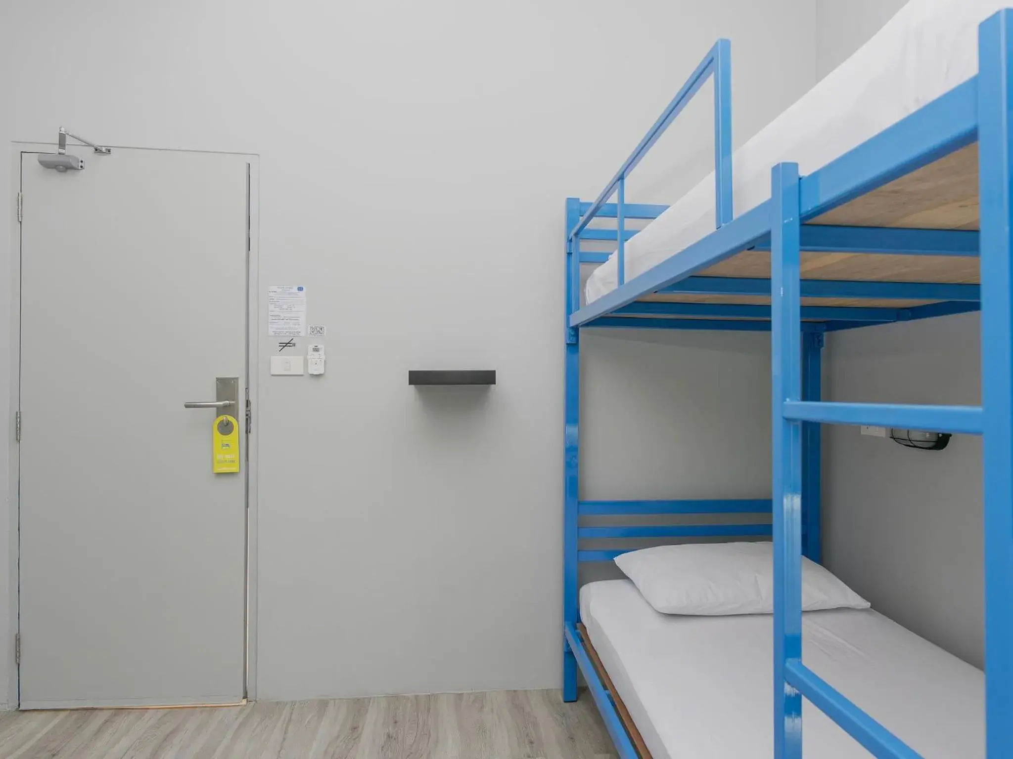 Twin Room with Shared Bathroom in Loftel Station Hostel