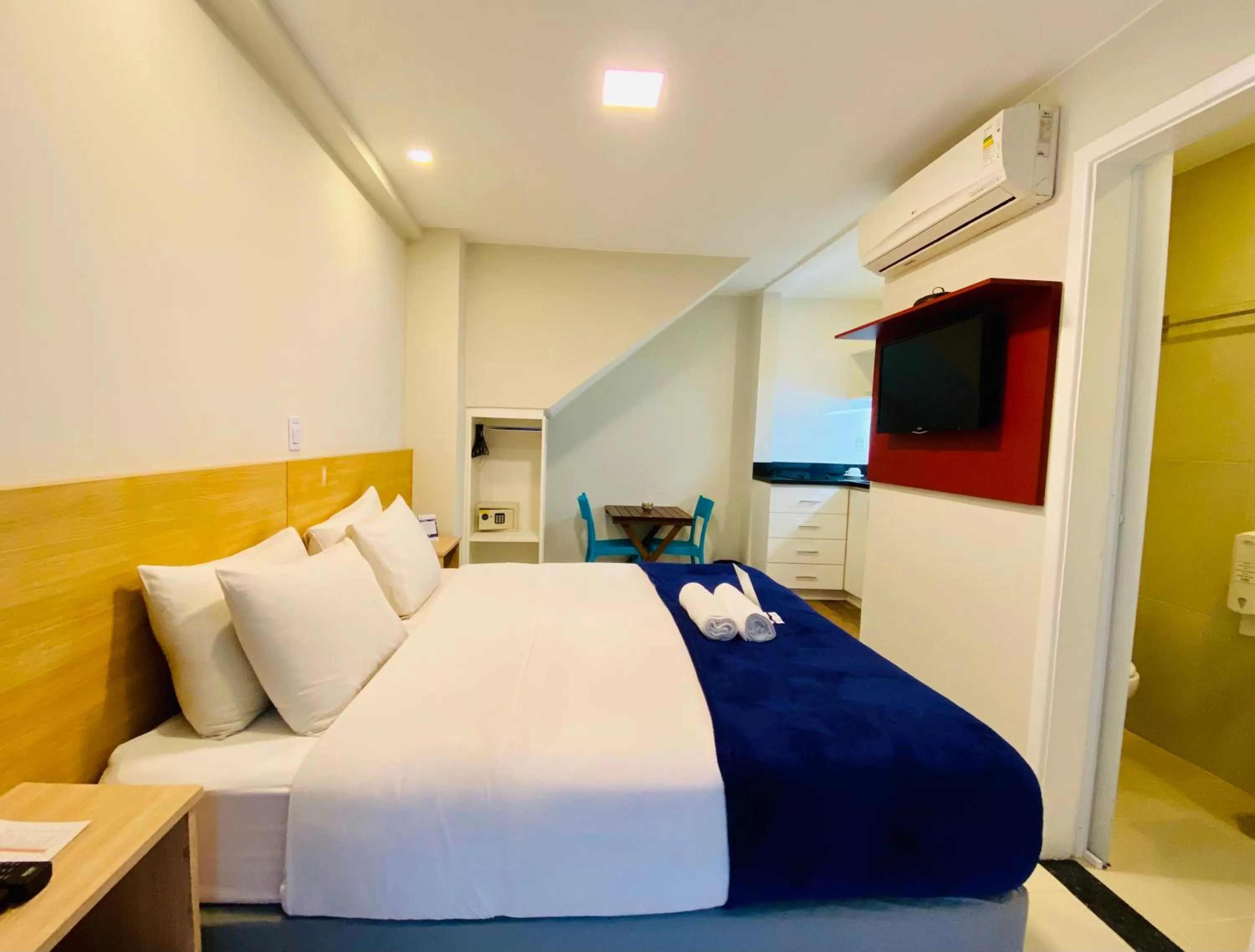 Bedroom, Bed in Injoy Suítes & Aparts