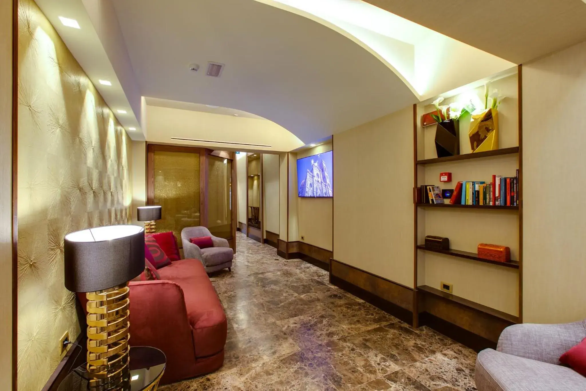 Communal lounge/ TV room, Seating Area in Solo Experience Hotel