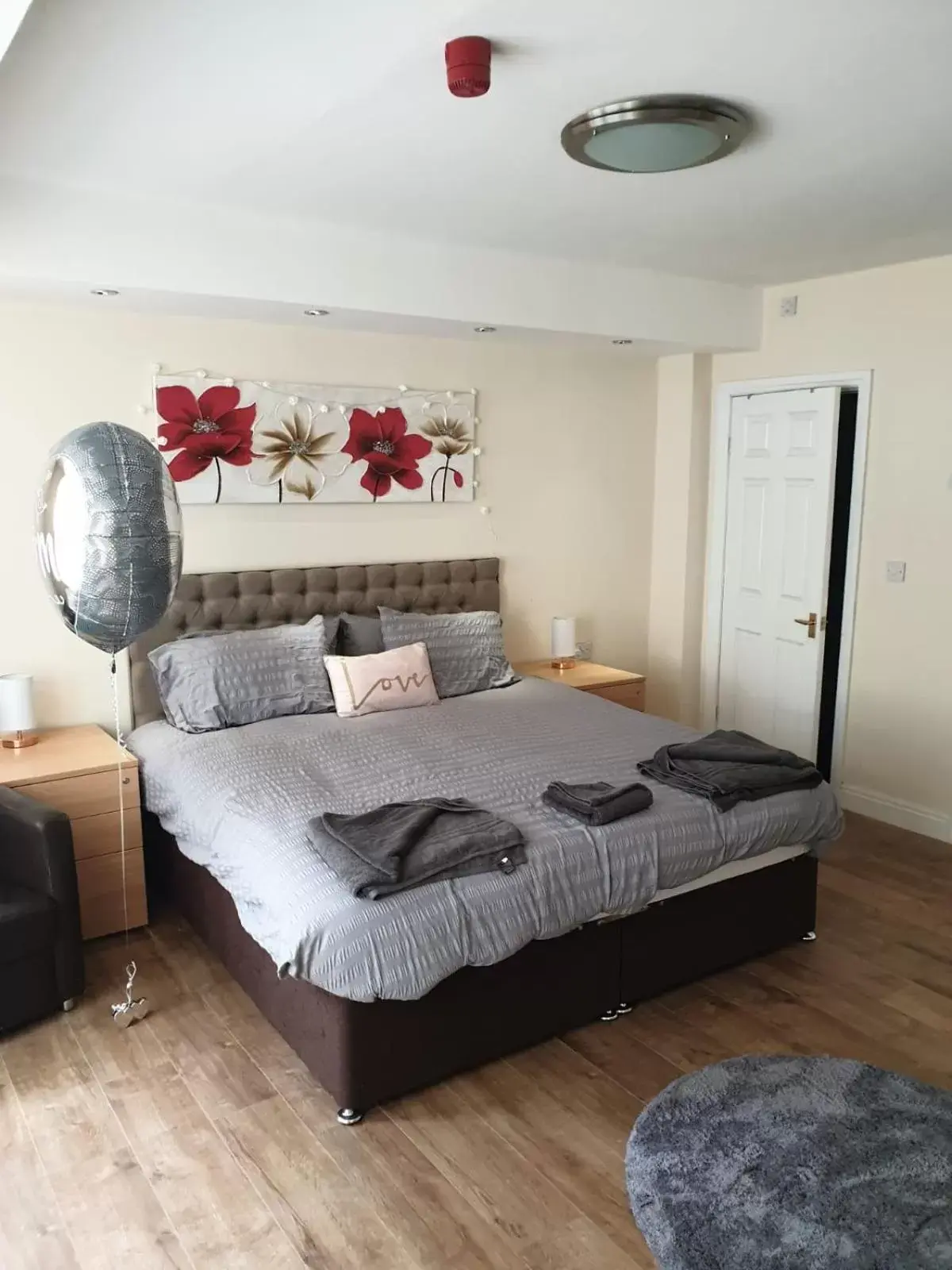 Bed in The Winter Garden Suites Bed in The Winter Garden Suites