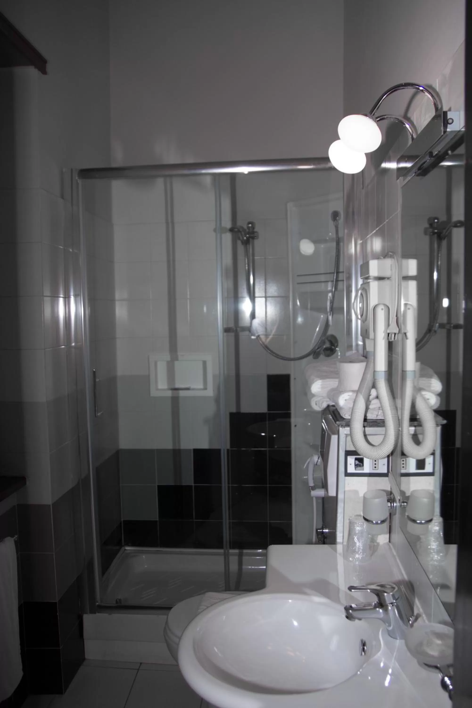 Shower in Hotel Letizia