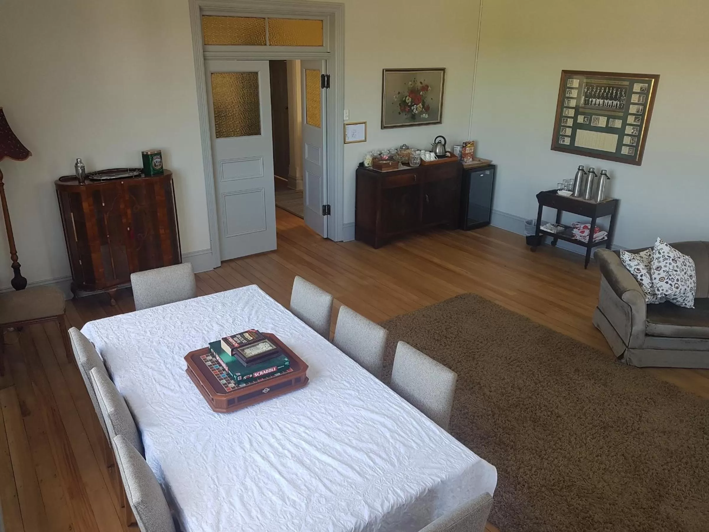 Seating area, Bed in Helensburgh Hotel