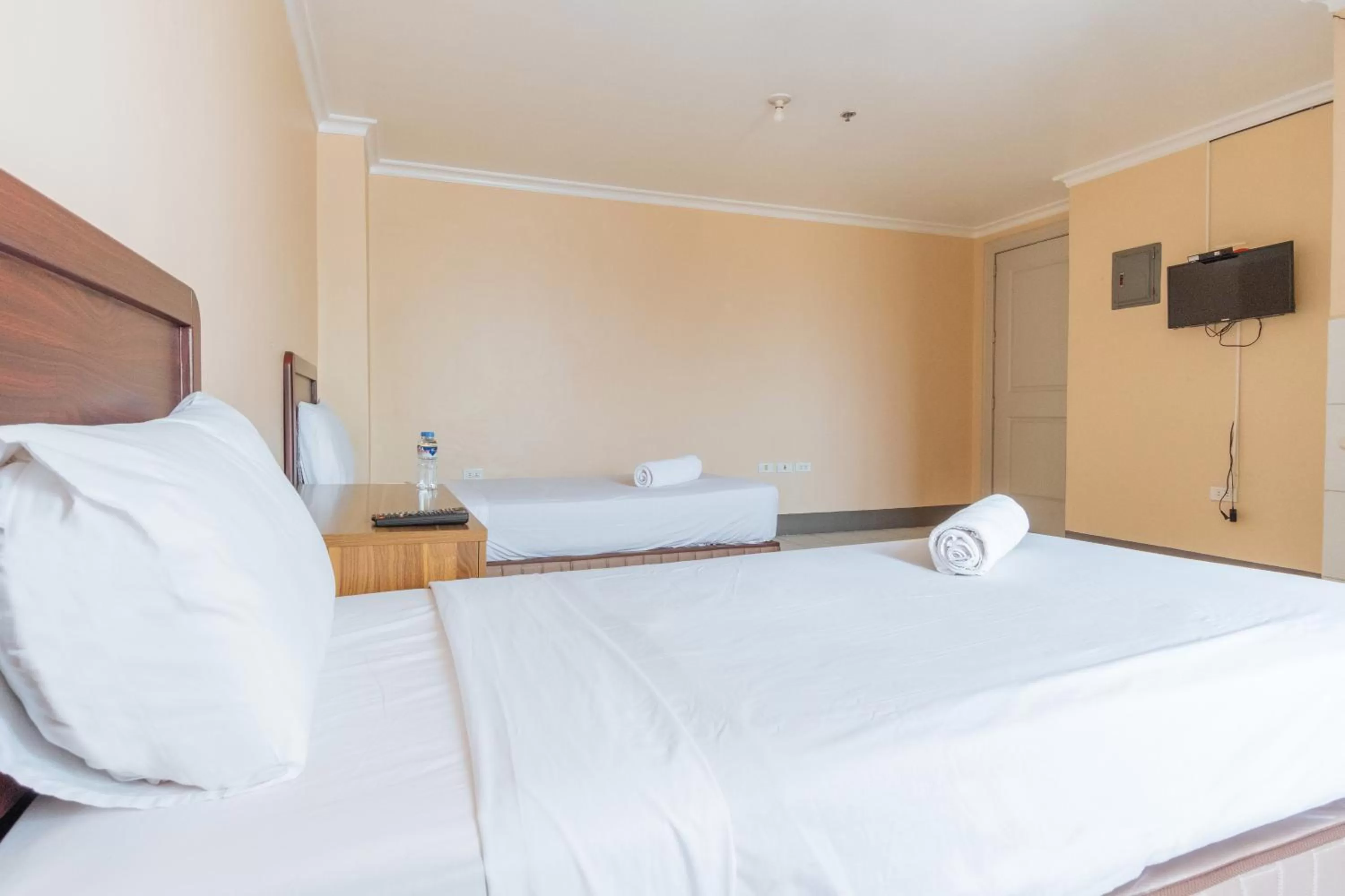 Bedroom, Bed in Dechmark Hotel