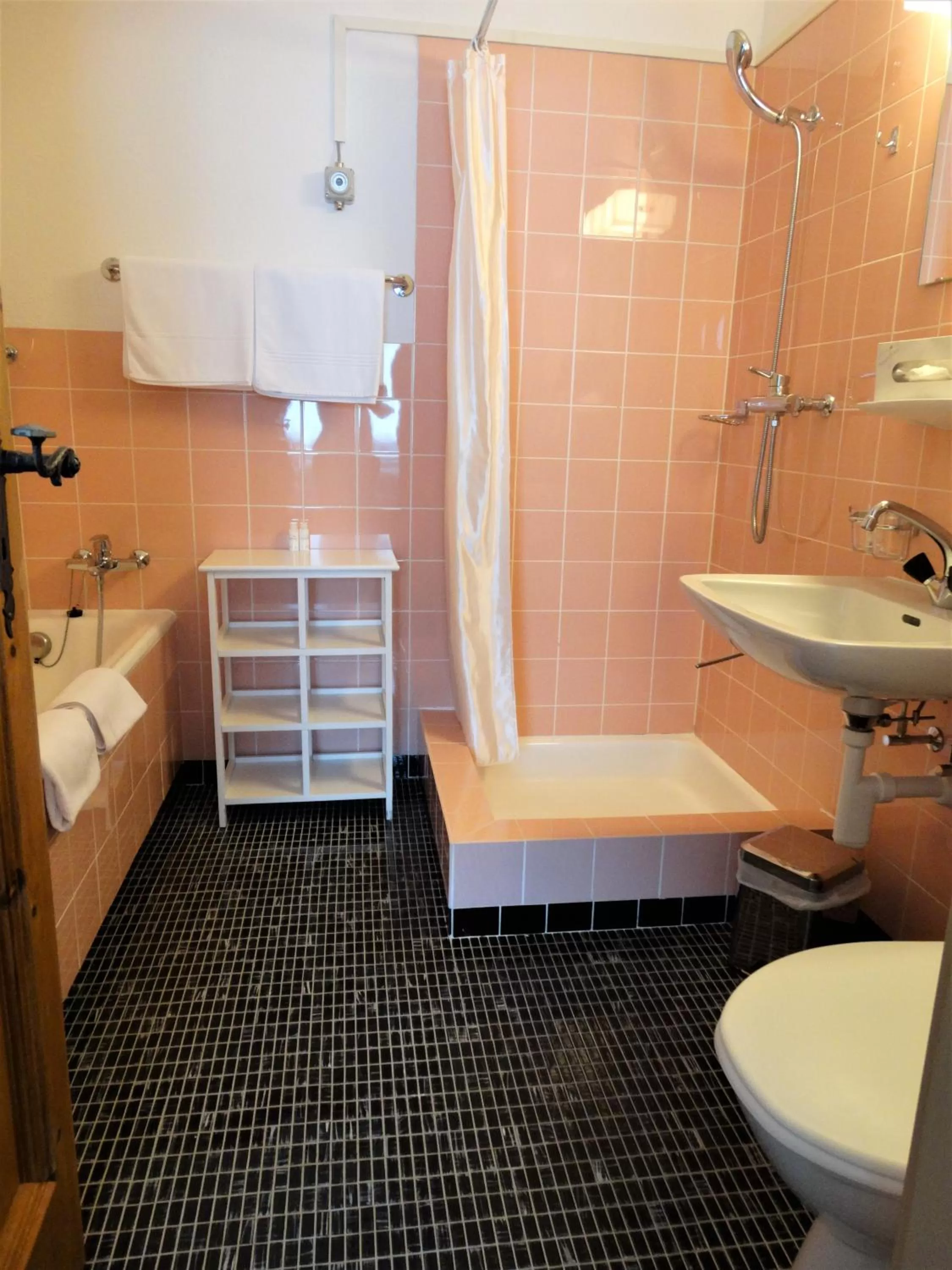 Bathroom in Hotel Bündnerhof