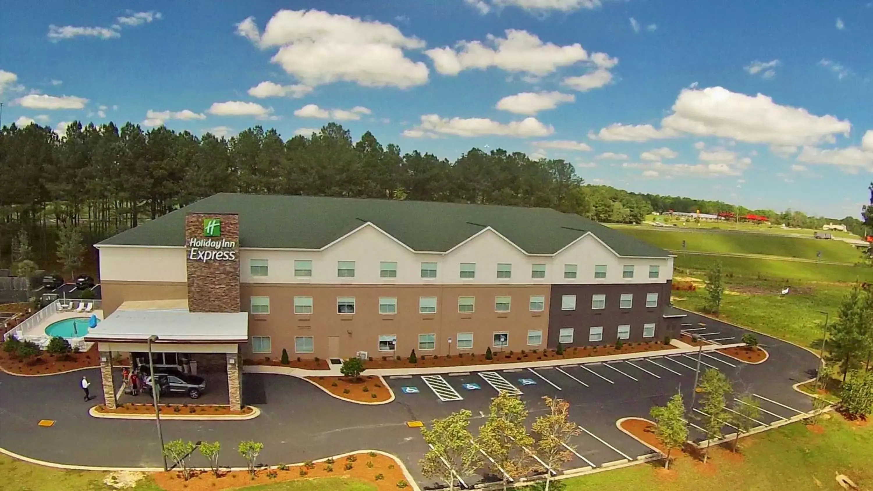 Property building in Holiday Inn Express DeFuniak Springs by IHG Property building in Holiday Inn Express DeFuniak Springs by IHG