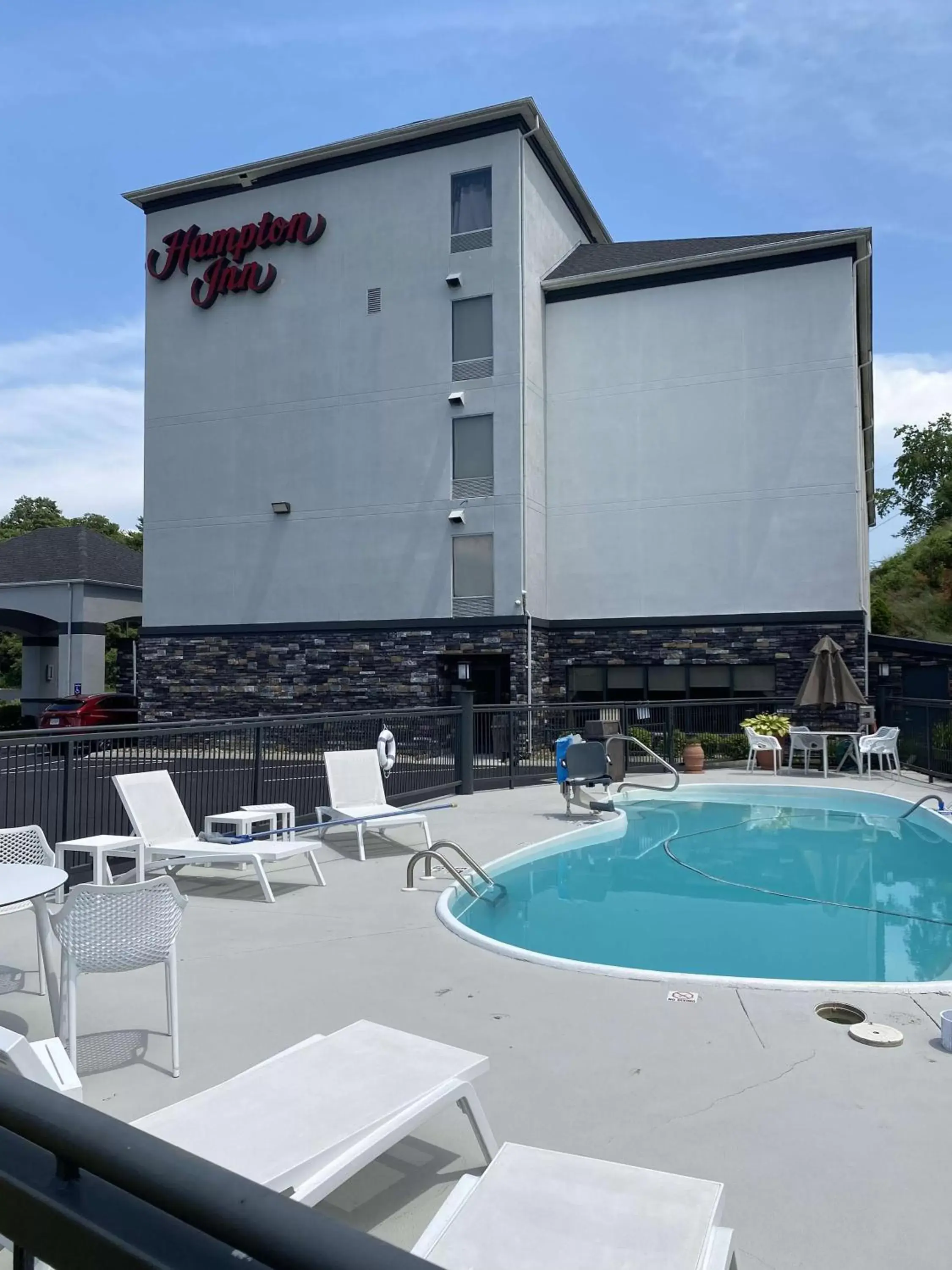 Swimming pool, Property Building in Hampton Inn Ft. Chiswell-Max Meadows