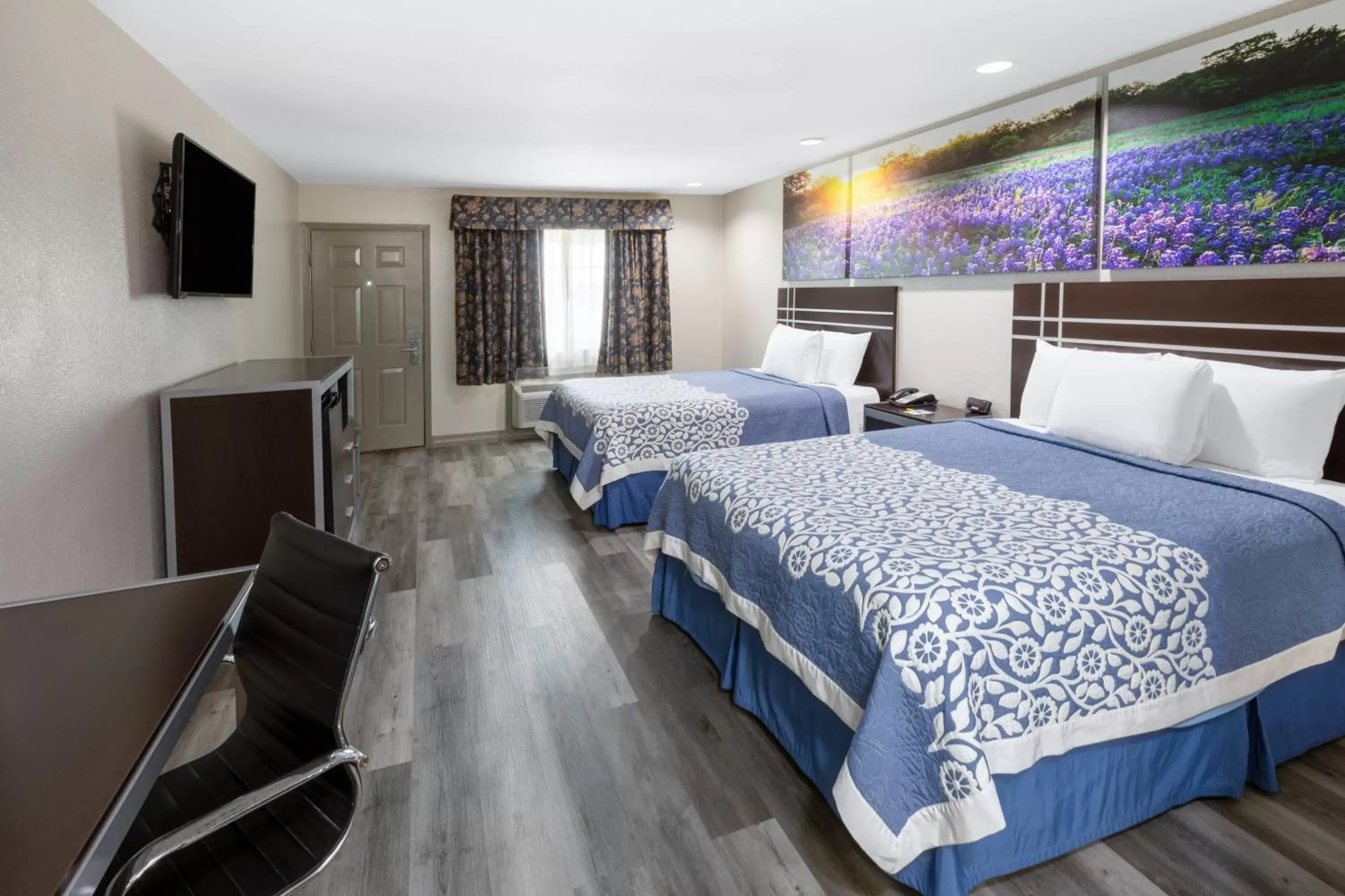 Bedroom, Bed in Days Inn by Wyndham Baytown TX
