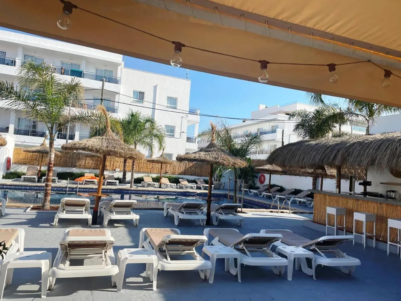 Swimming Pool in Hotel Chevy & Suites