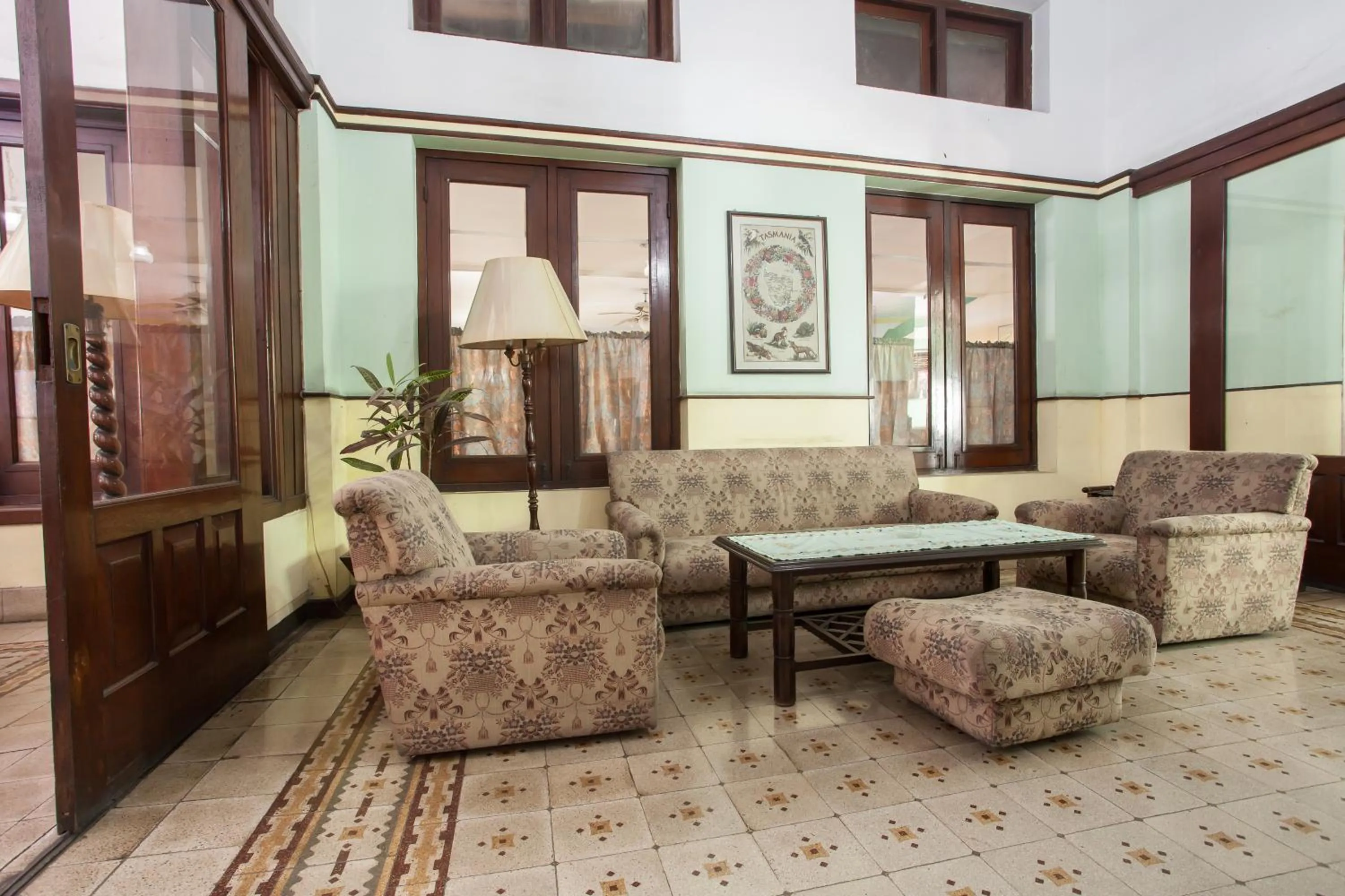 Communal lounge/ TV room in RedDoorz near Balai Kota Malang