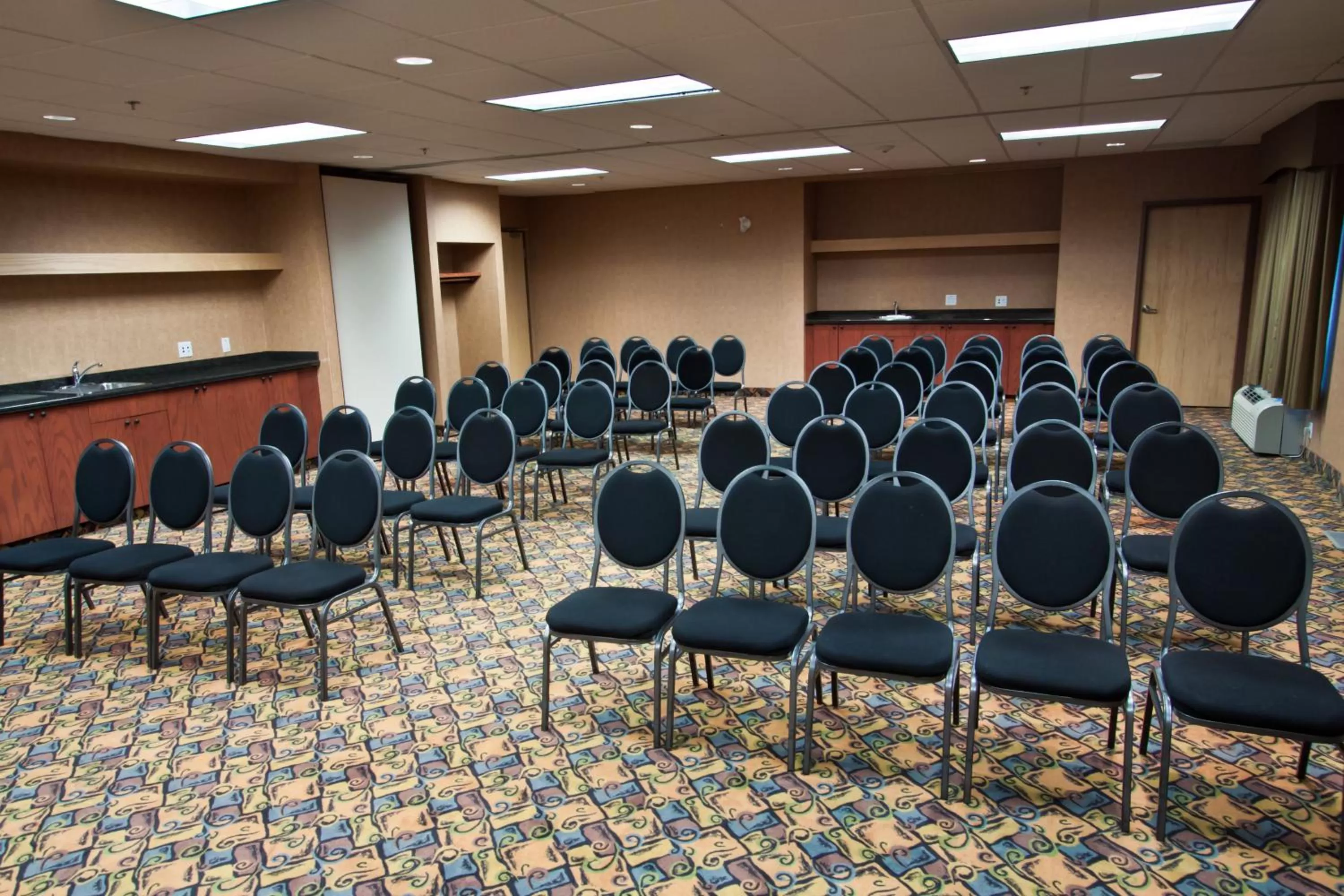 Business facilities in Days Inn & Suites by Wyndham Strathmore