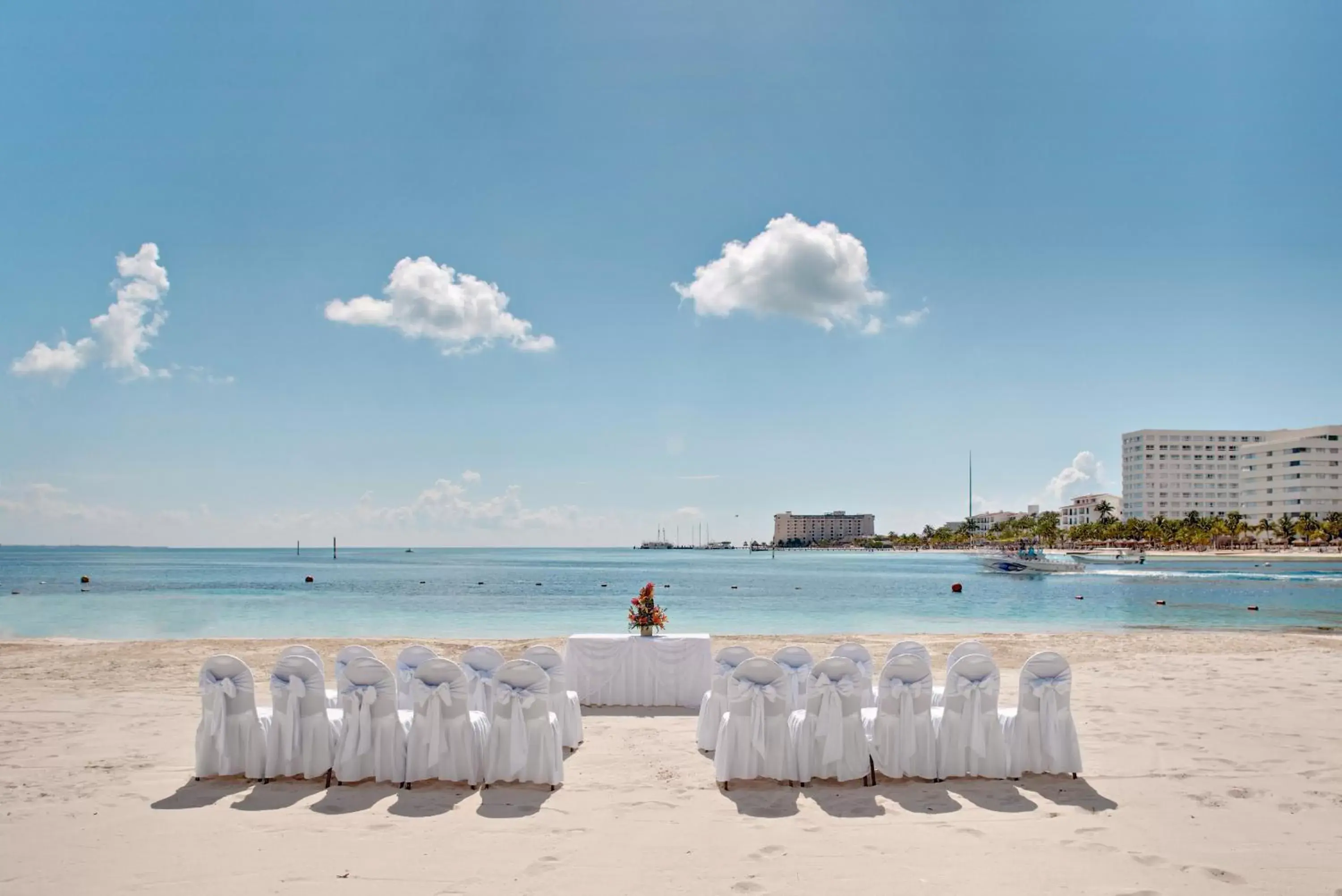 Banquet/Function facilities, Beach in Occidental Costa Cancún - All Inclusive