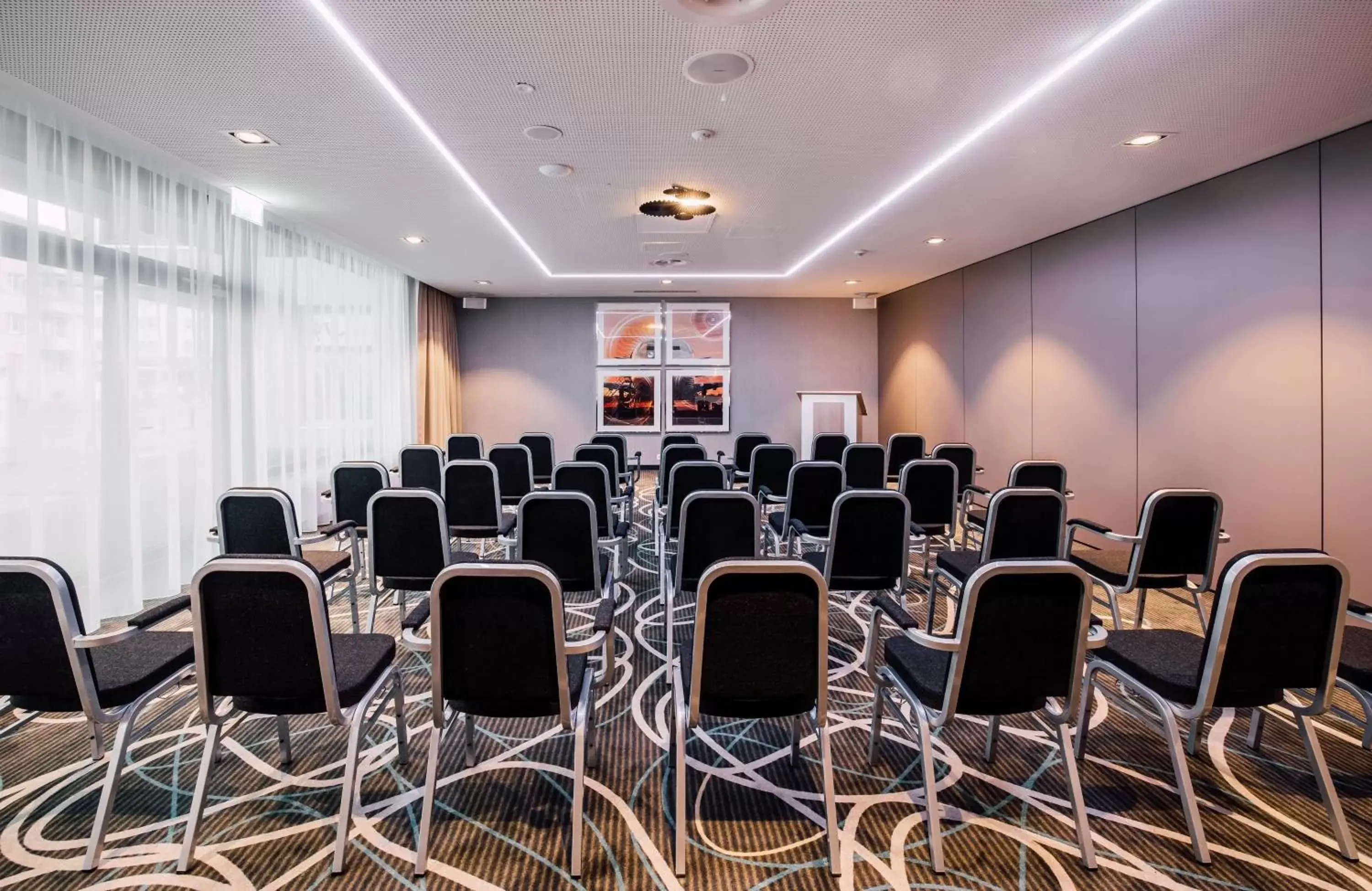 Meeting/conference room in Leonardo Hotel Zurich Airport