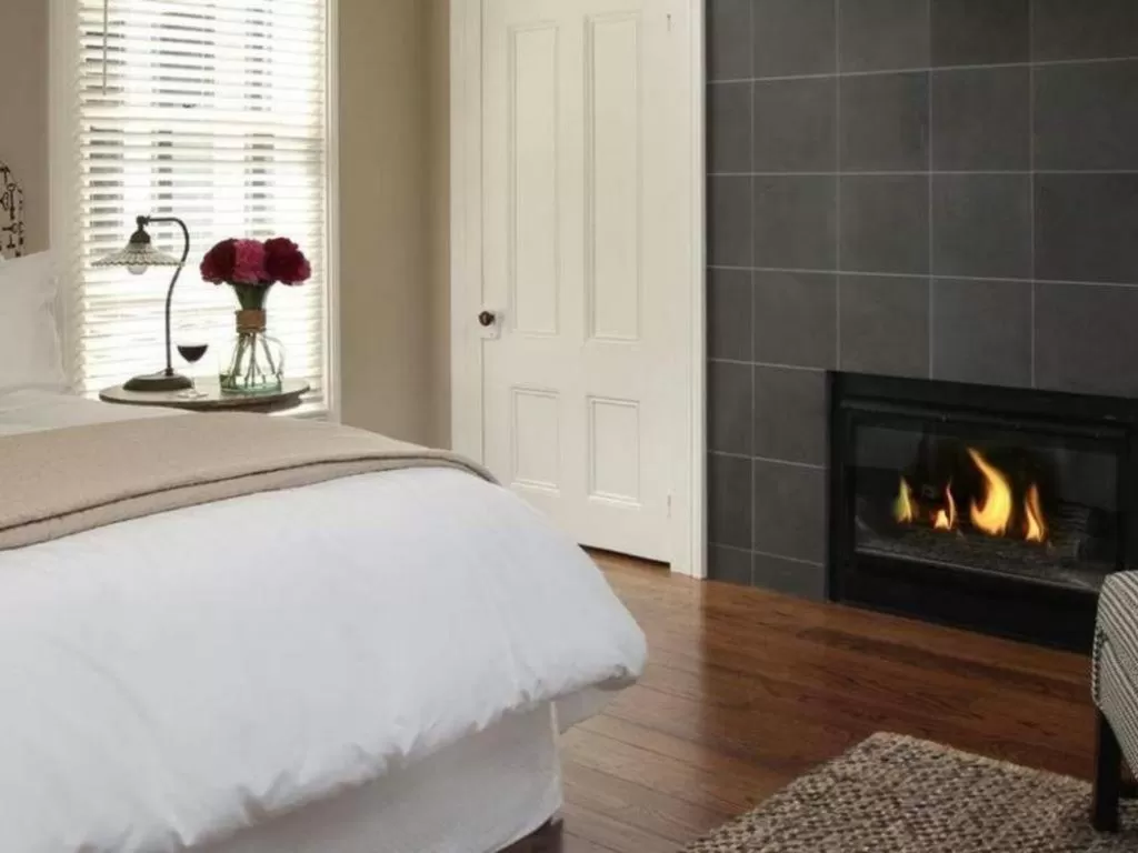 Other, Bed in Inn on Randolph