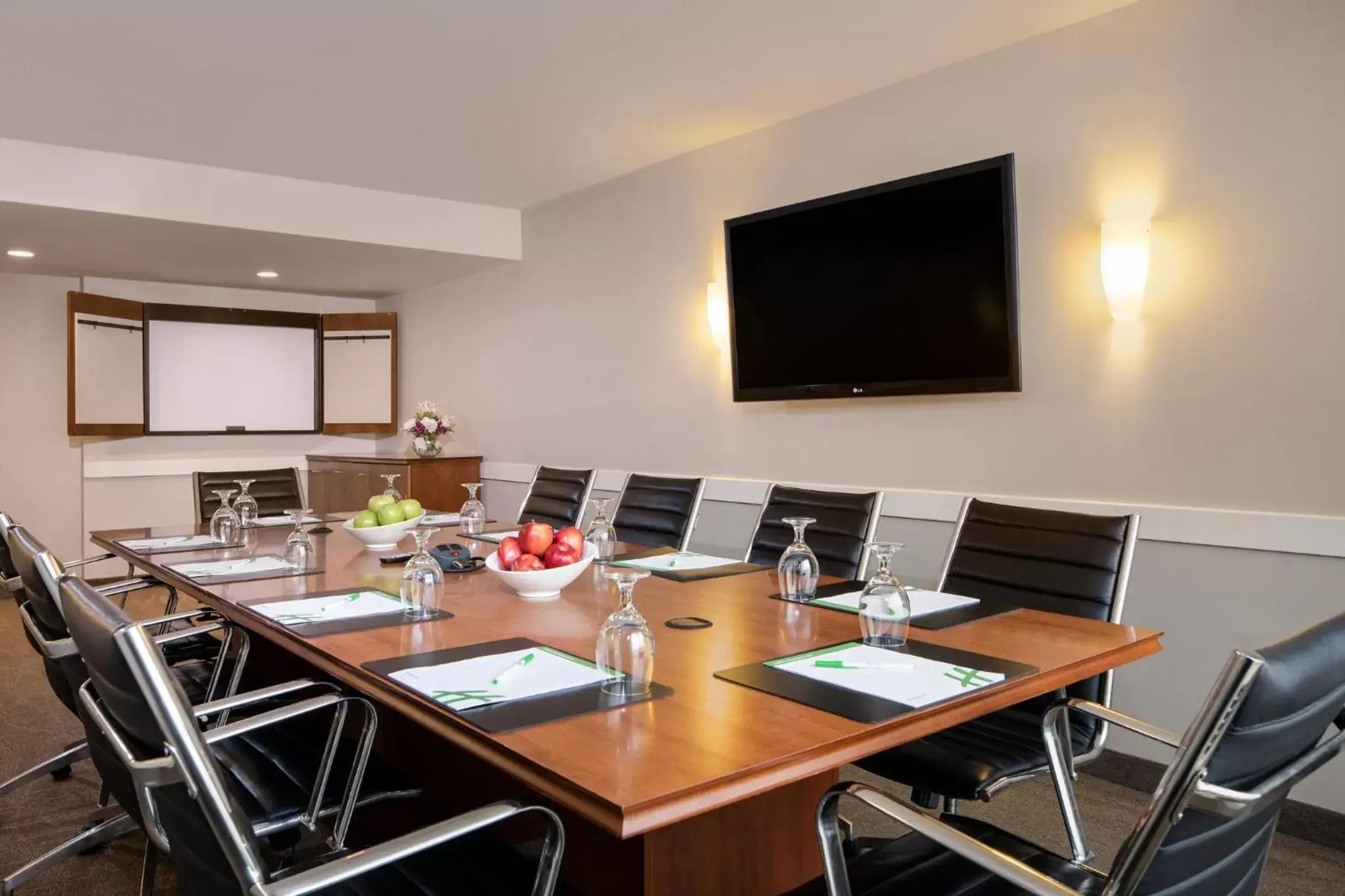 Meeting/conference room in Holiday Inn Columbia East-Jessup, an IHG Hotel