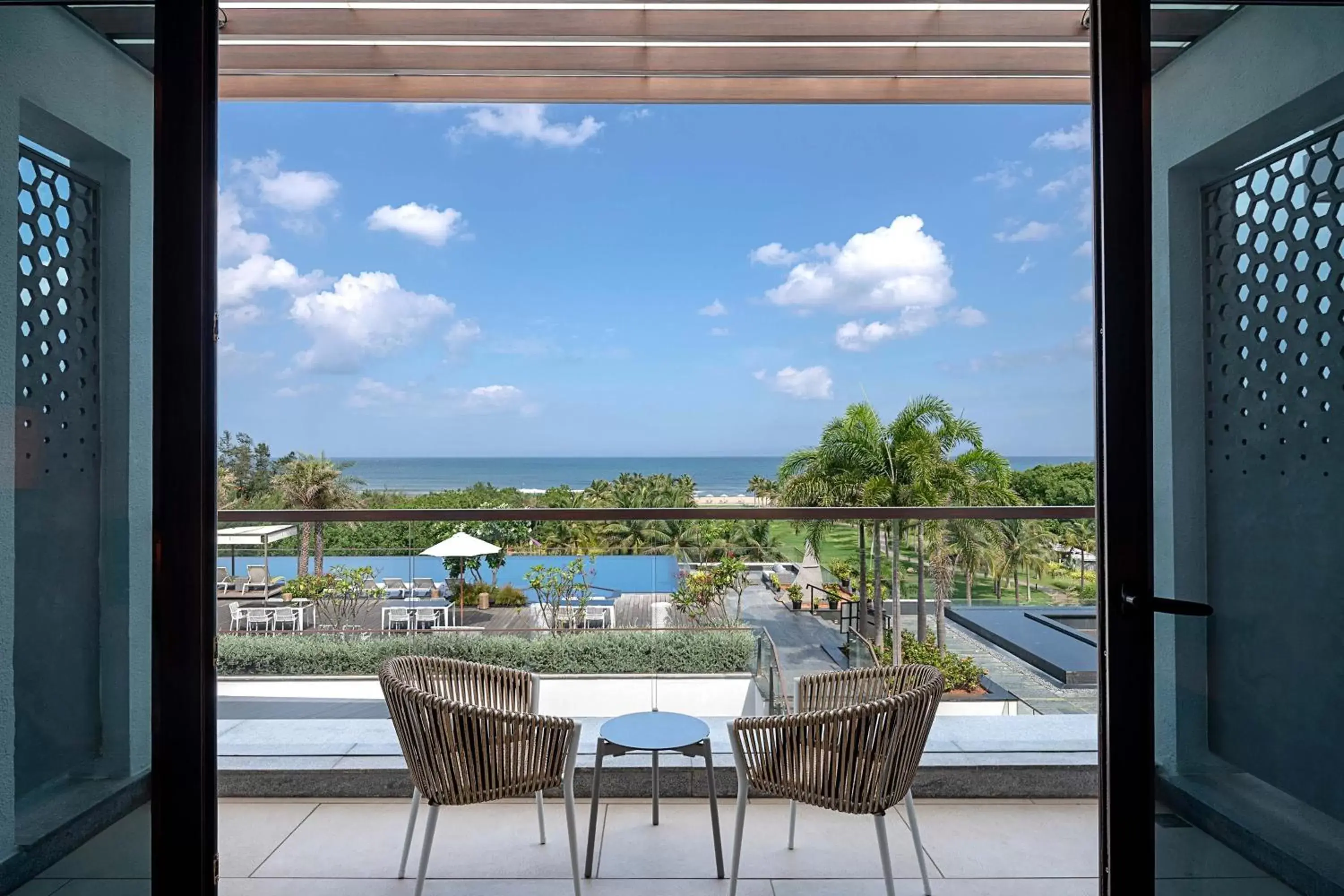 Photo of the whole room, Balcony/Terrace in Sheraton Grand Chennai Resort & Spa