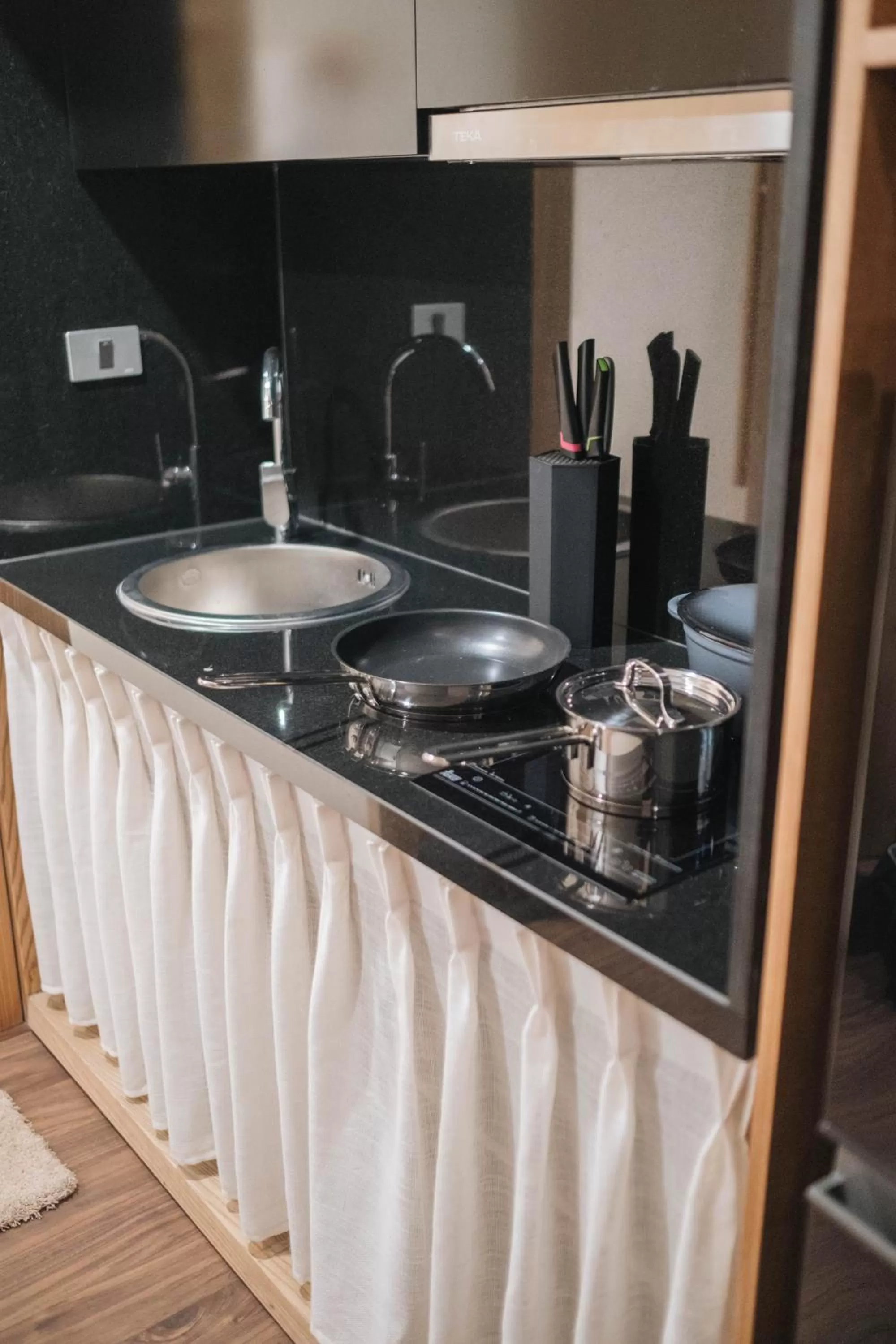 Kitchen or kitchenette in Mia Casa by Satori