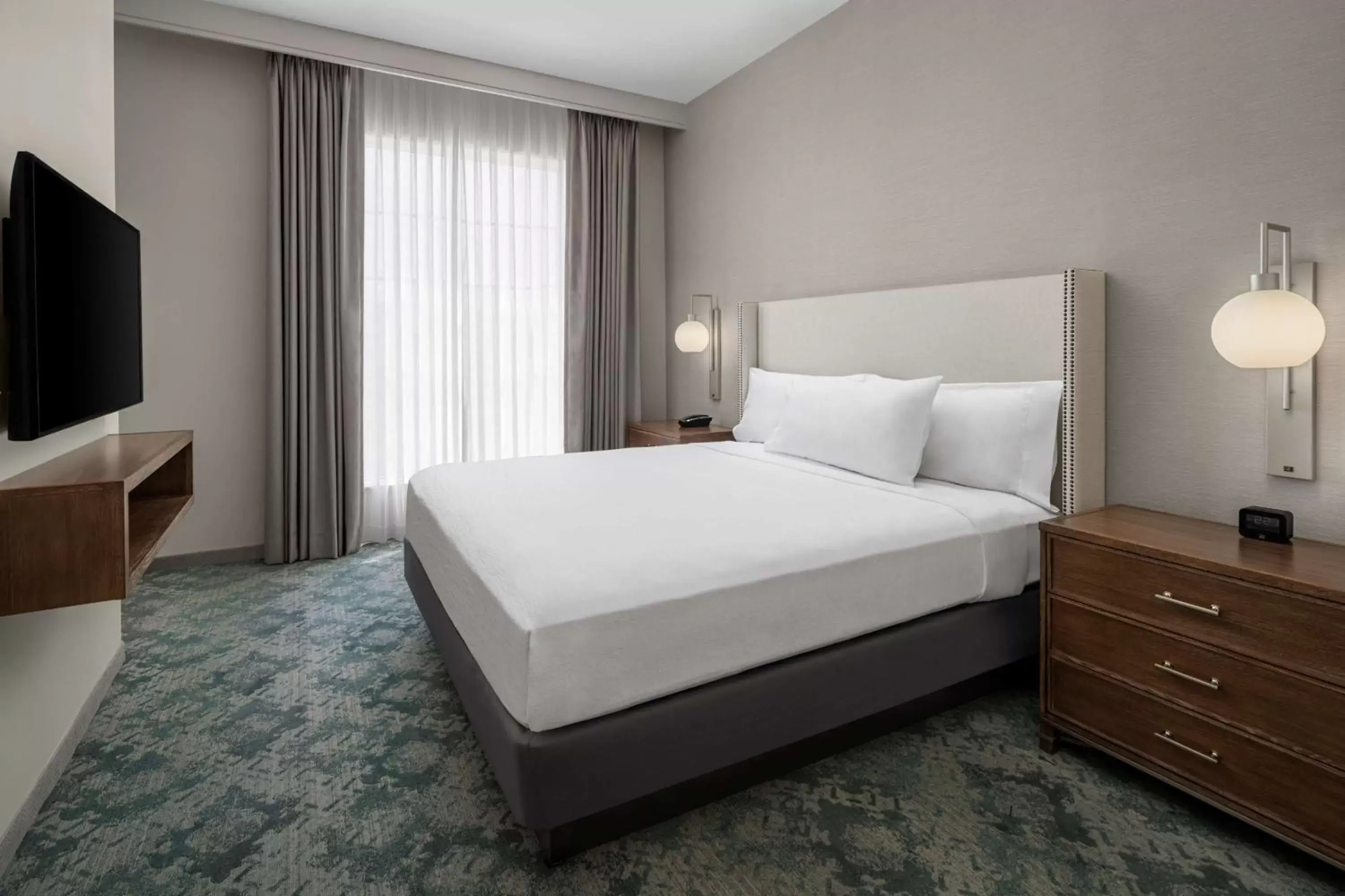 Bed in Embassy Suites by Hilton Charleston Harbor Mt. Pleasant Bed in Embassy Suites by Hilton Charleston Harbor Mt. Pleasant