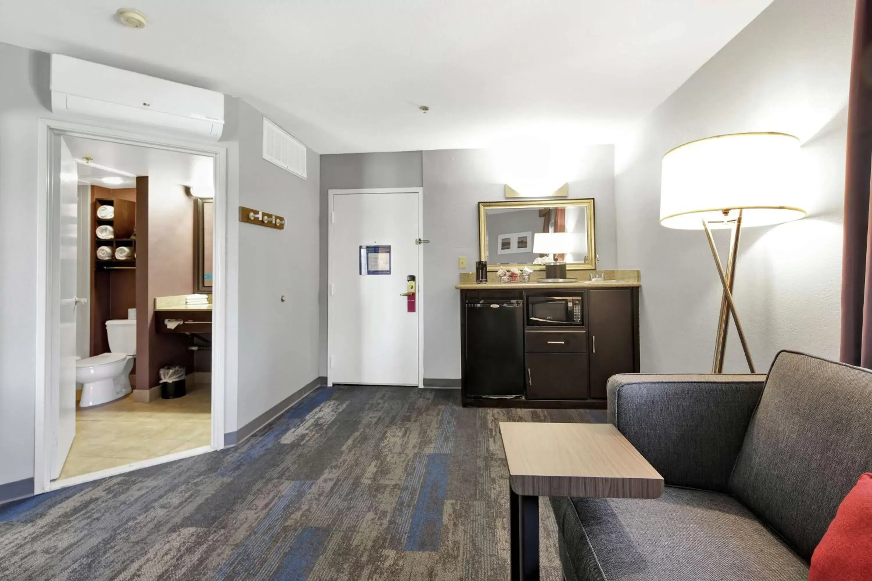 Living room, Seating Area in Hampton Inn & Suites Santa Ana/Orange County Airport