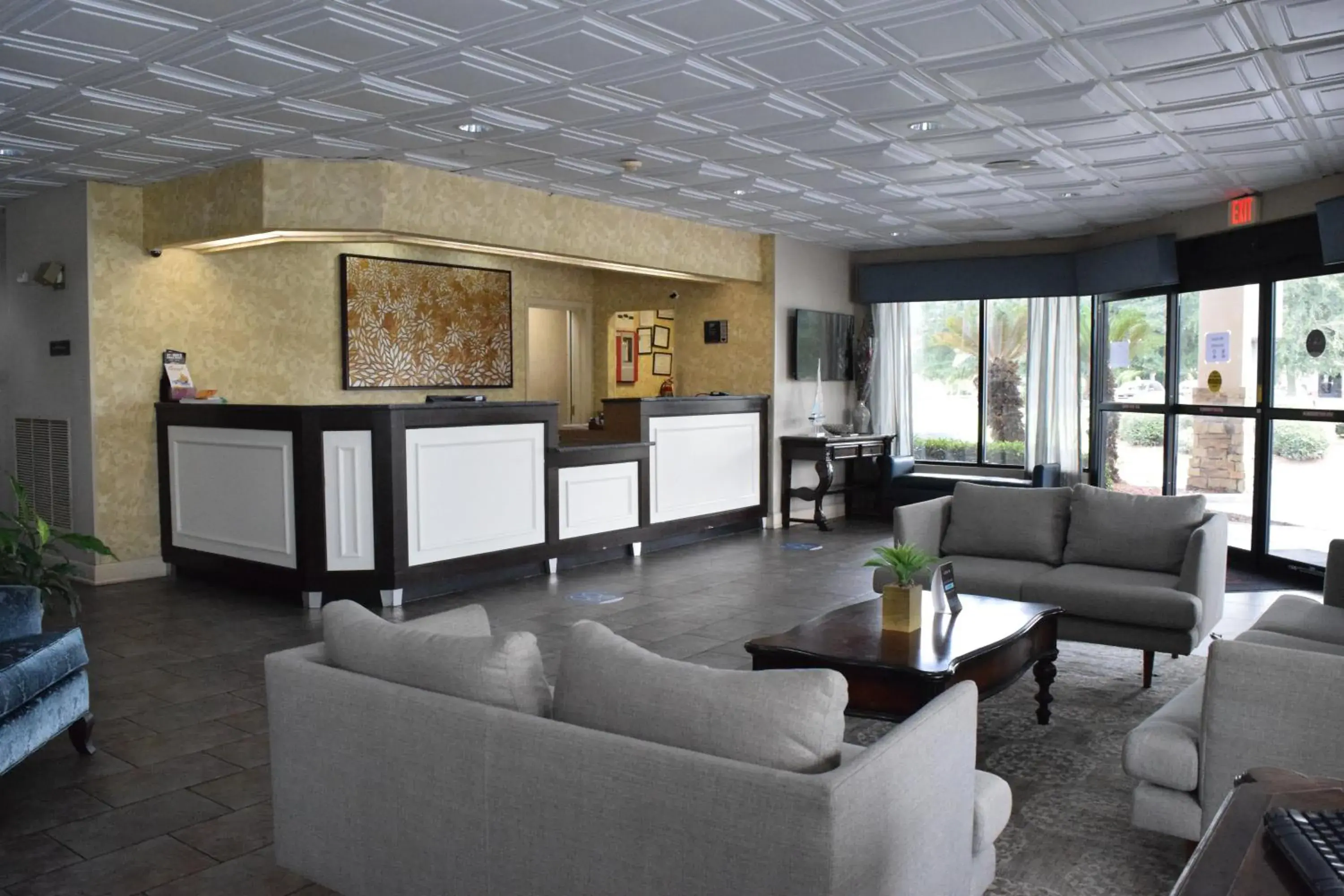 Seating area, Lobby/Reception in Ramada by Wyndham Savannah Gateway