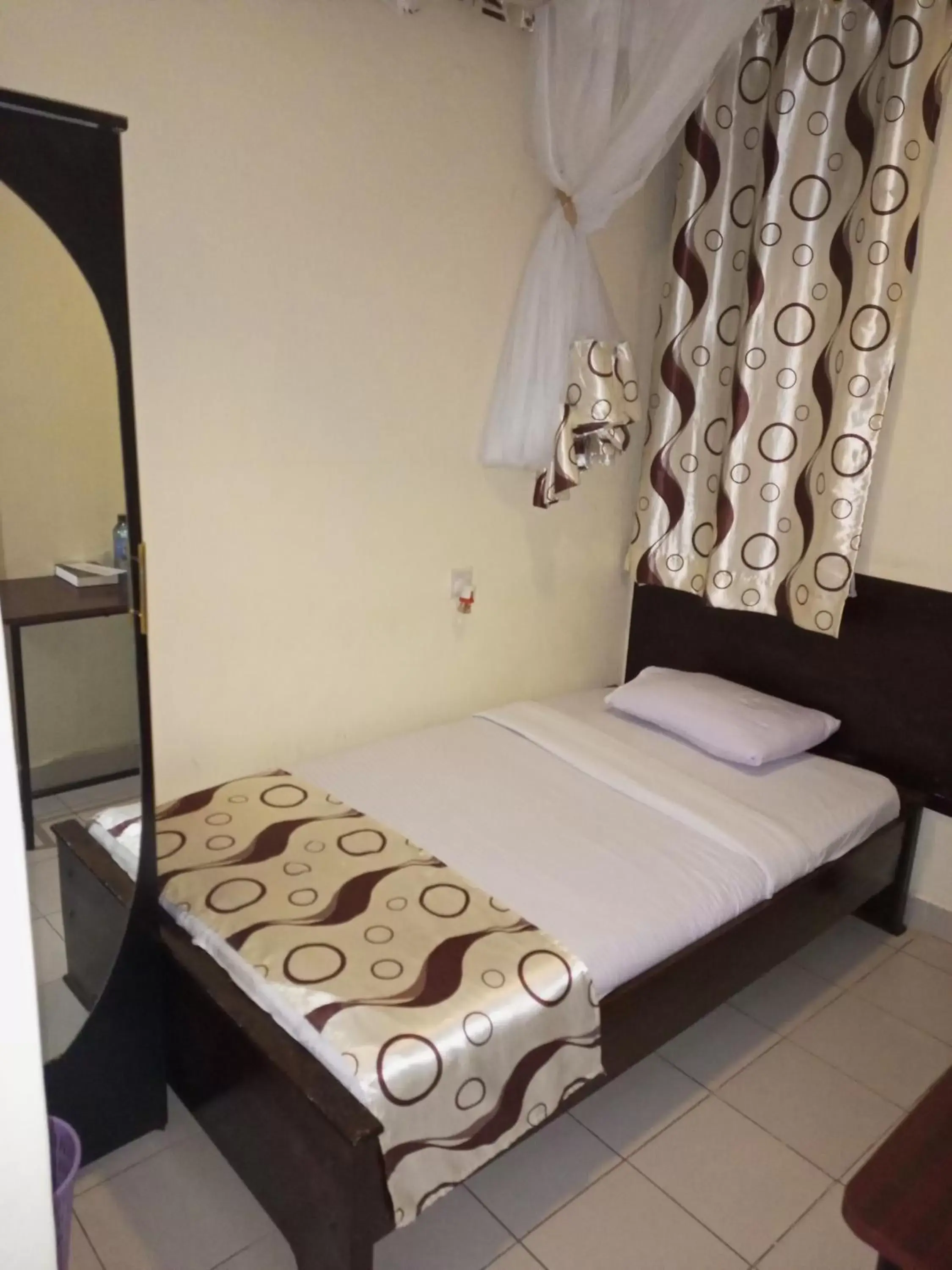 Small Single Room - single occupancy in Beach View Hotel - Kisumu Small Single Room - single occupancy in Beach View Hotel - Kisumu