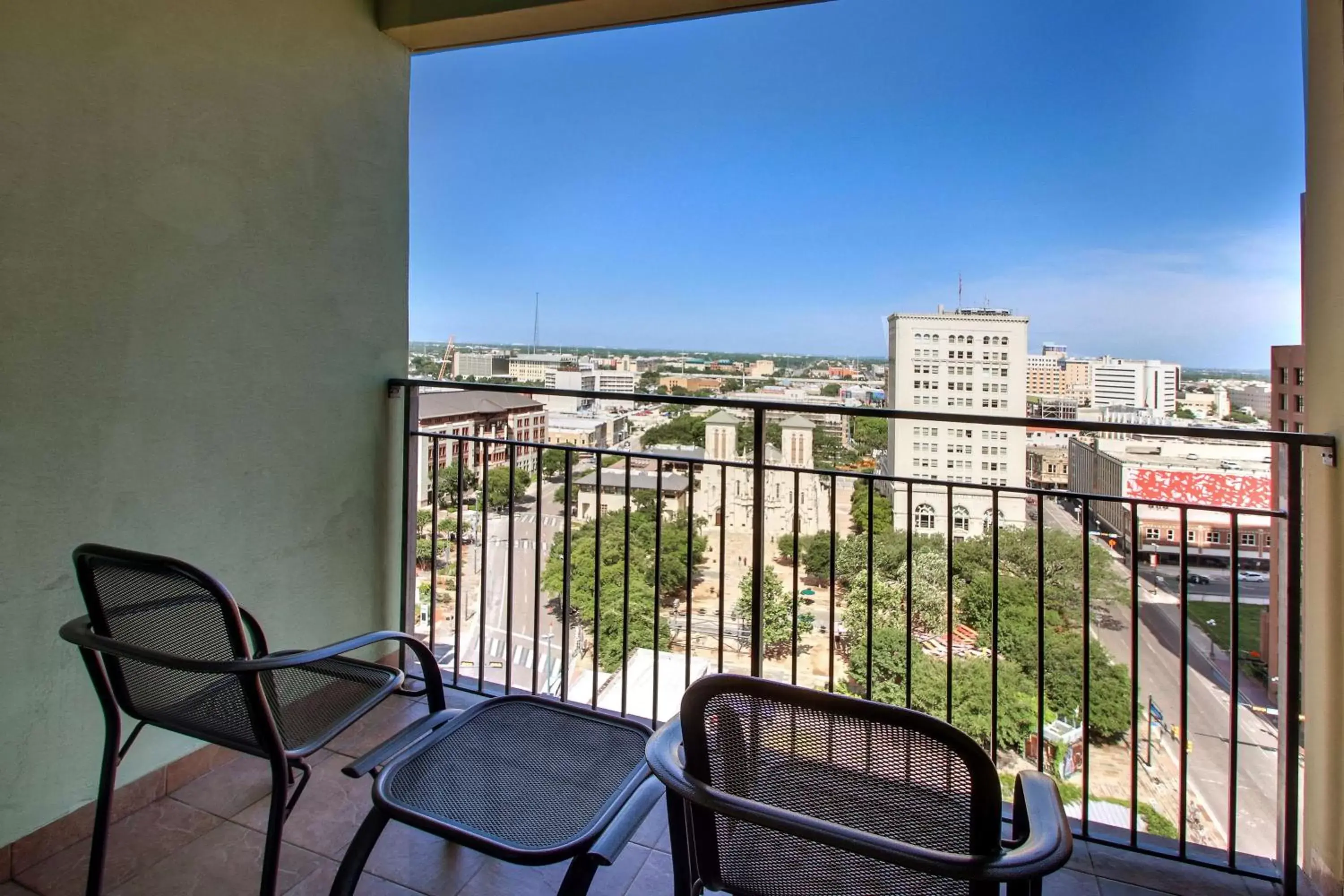 Bedroom, Balcony/Terrace in Drury Plaza Hotel San Antonio Riverwalk