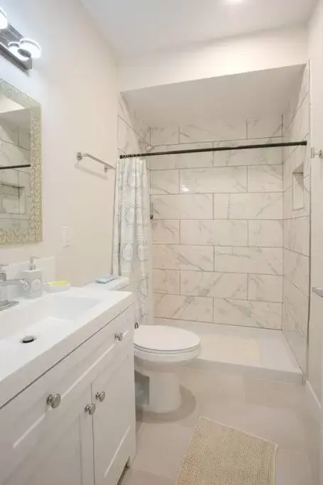 Bathroom in Cute Studio With Large Balcony and Great Park View