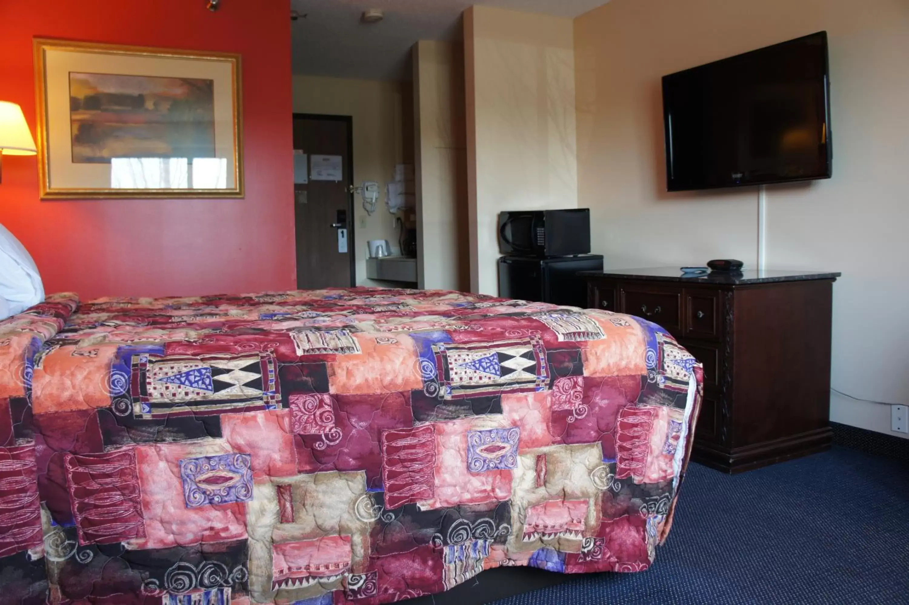 Photo of the whole room, TV/Entertainment Center in Coratel Inn and Suites Maple Grove