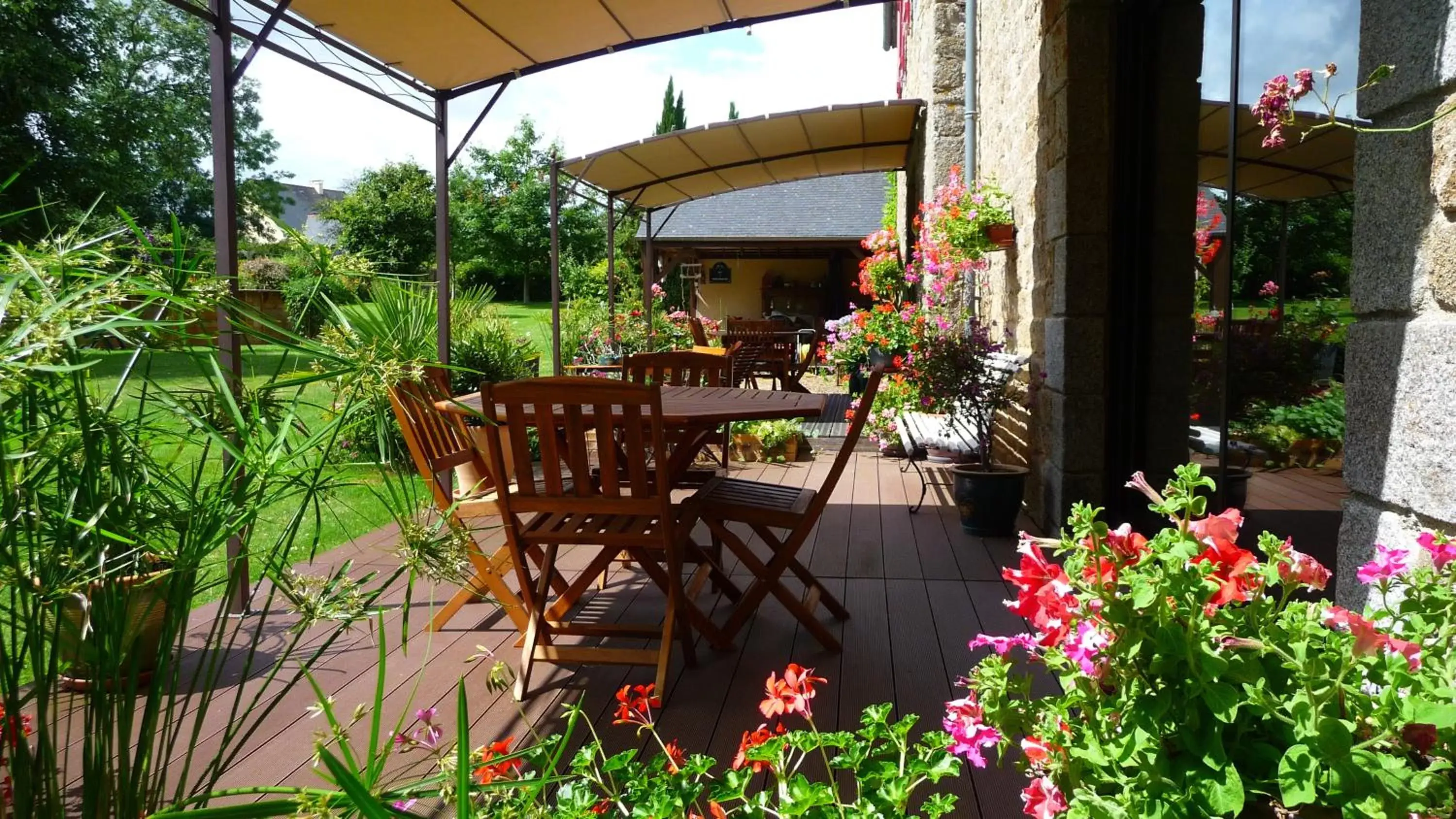 Balcony/Terrace in Chambres d'hôtes Le Bas Rassinoux