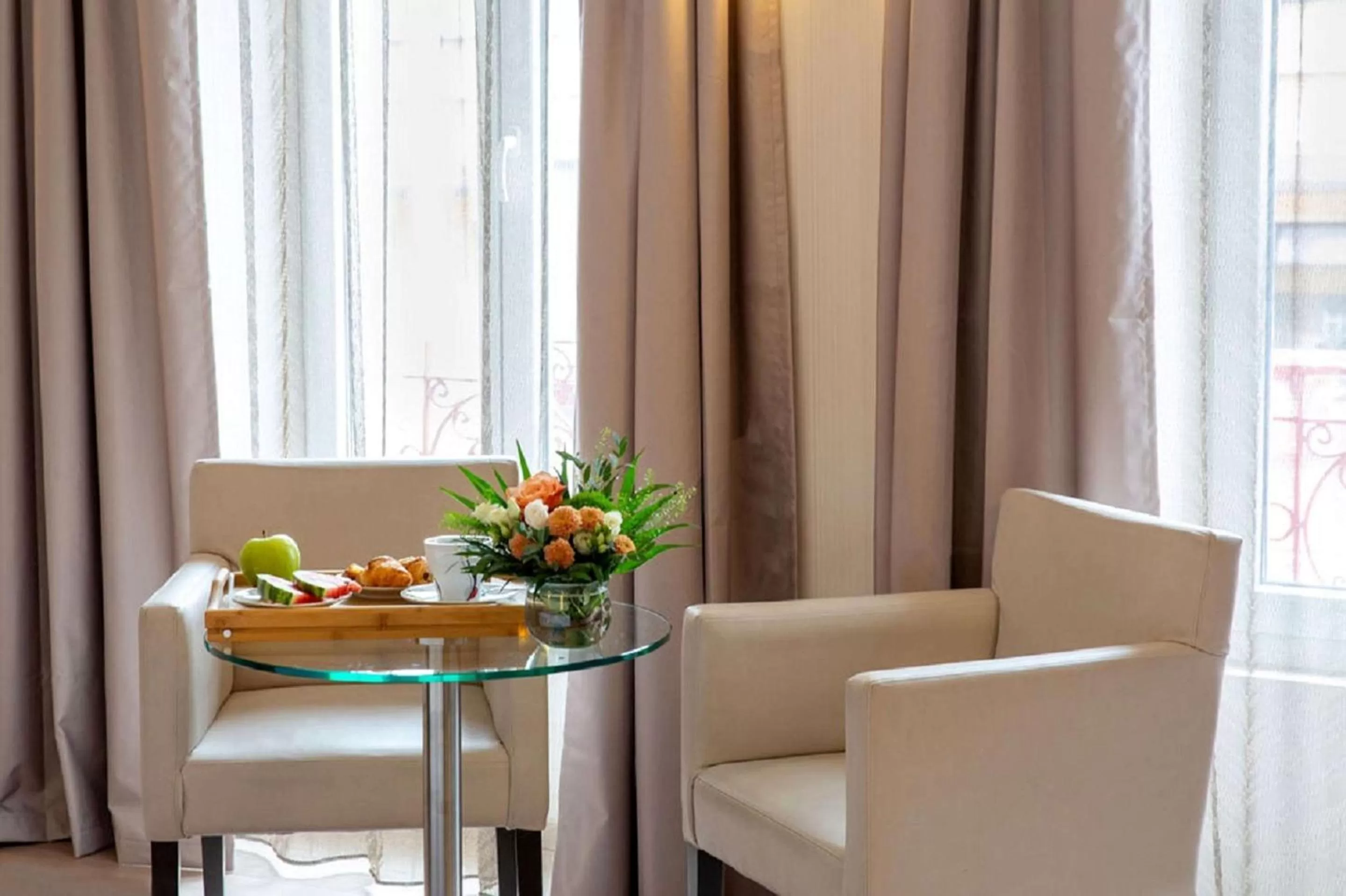 Photo of the whole room in Best Western Plus Hôtel Belfort Centre Gare