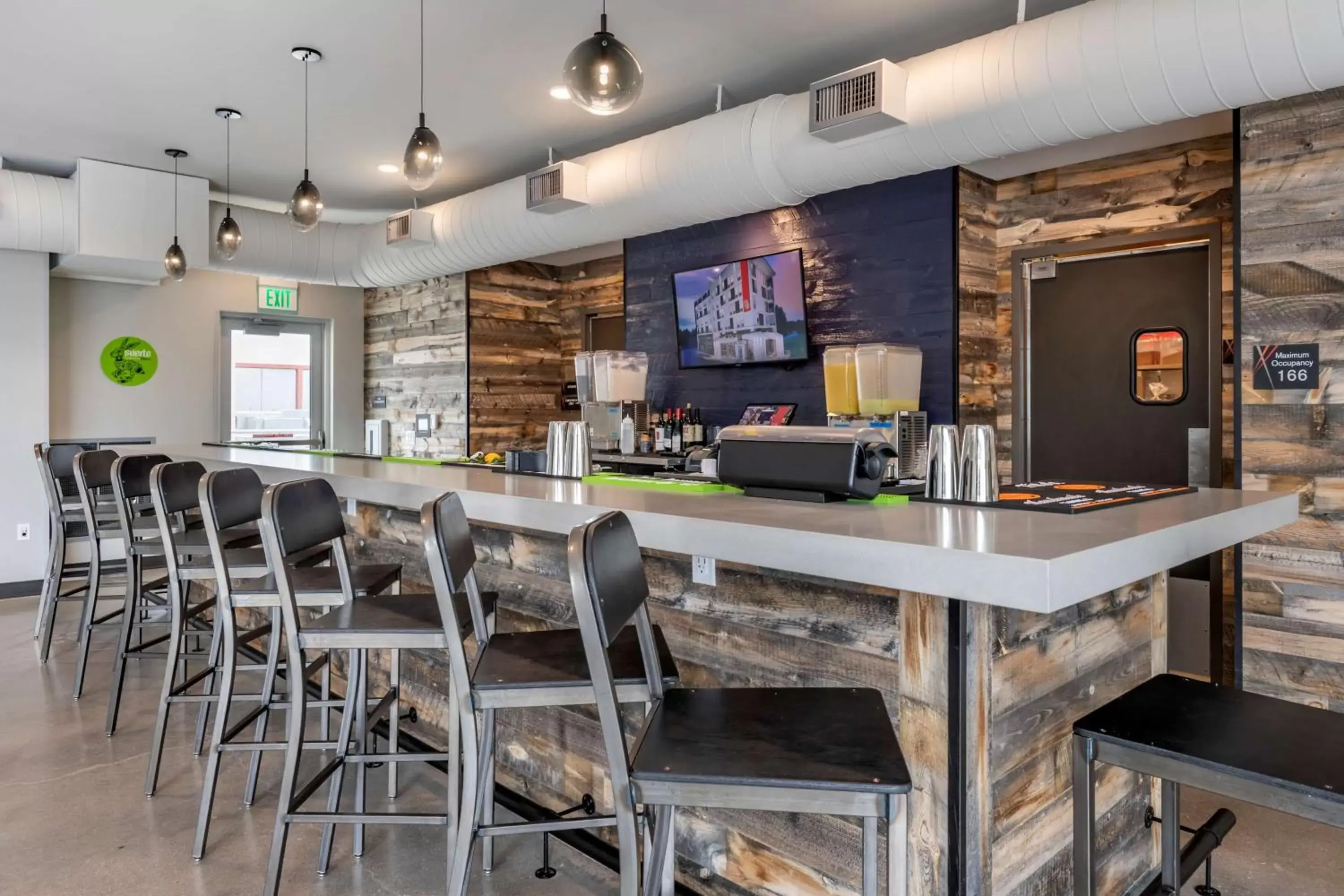 Lounge or bar, Lounge/Bar in Vīb Hotel by Best Western Denver RiNo