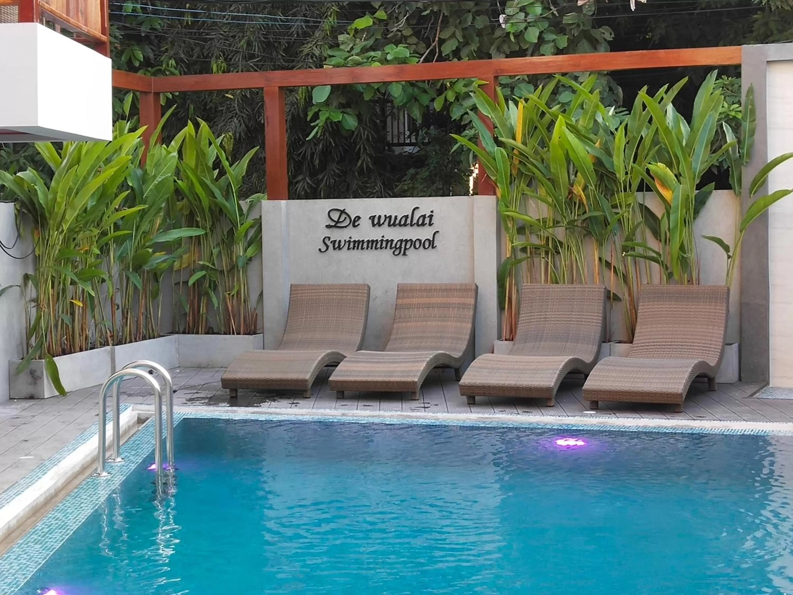 Swimming pool in Hotel De Wualai