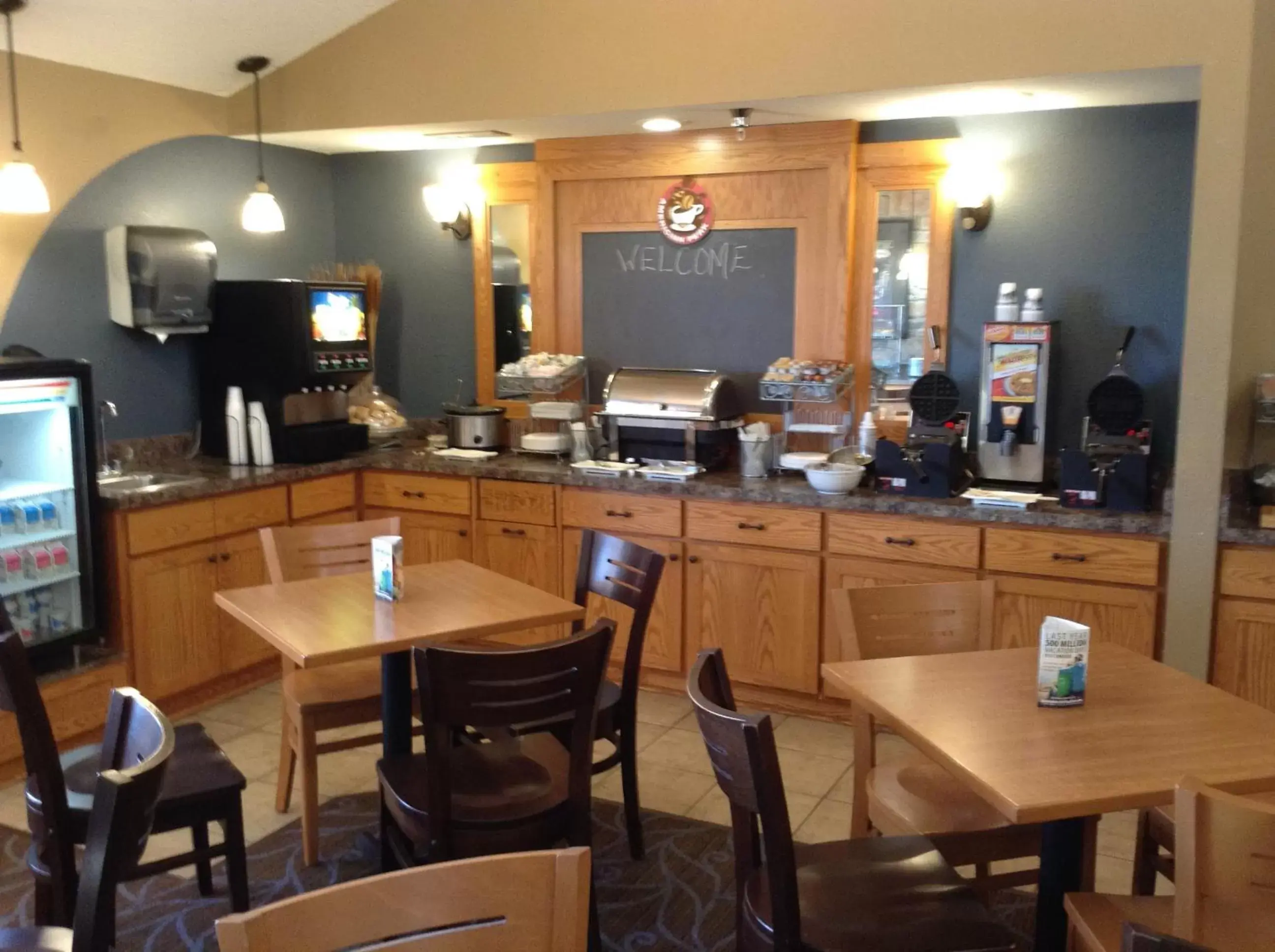 Food, Restaurant/Places to Eat in AmericInn by Wyndham Fort Dodge